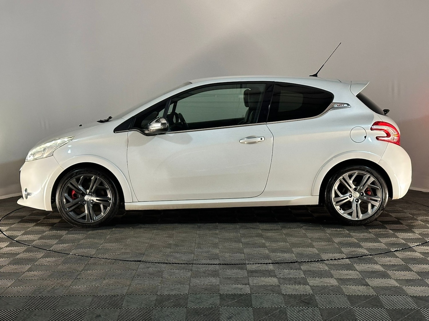 Used Peugeot 208 2015 for sale - 76574646: Photo 5