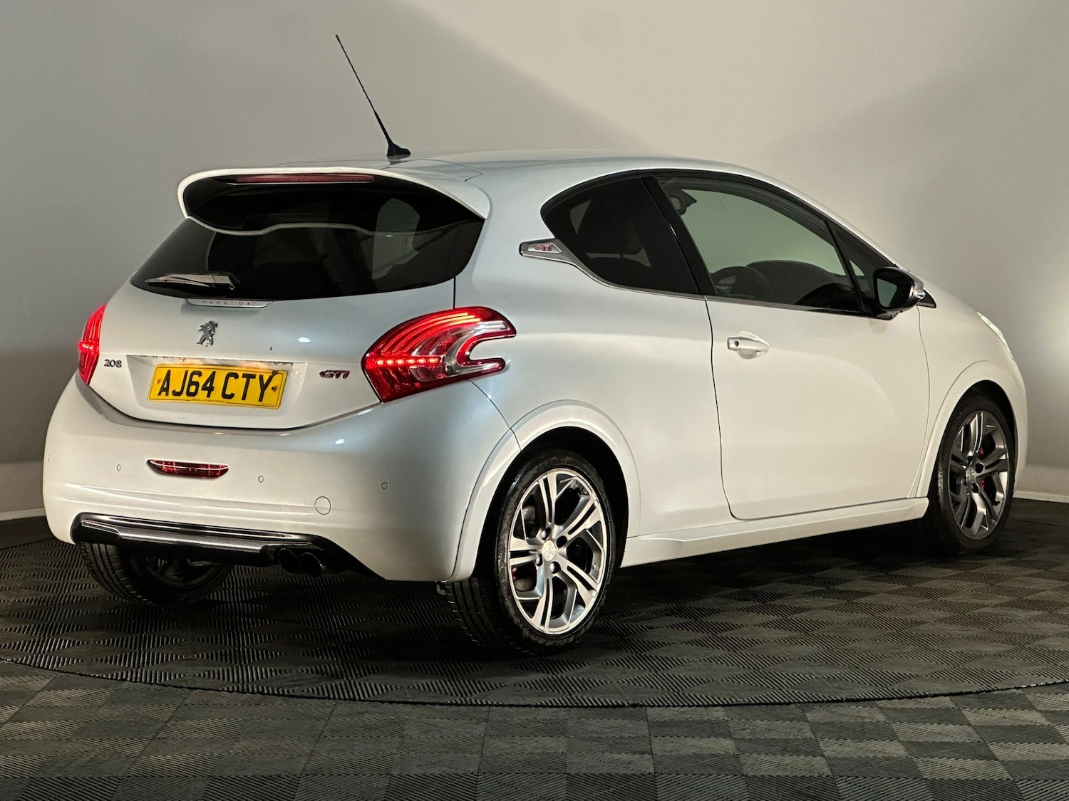 Used Peugeot 208 2015 for sale - 76574646: Photo 6