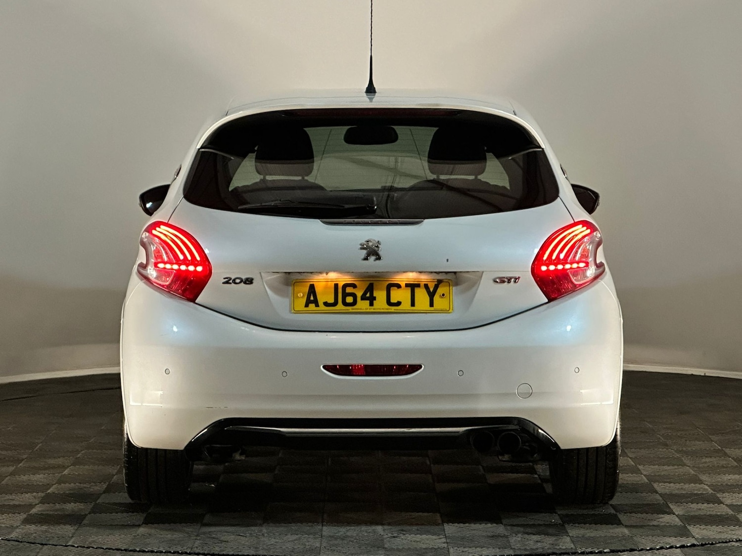 Used Peugeot 208 2015 for sale - 76574646: Photo 7