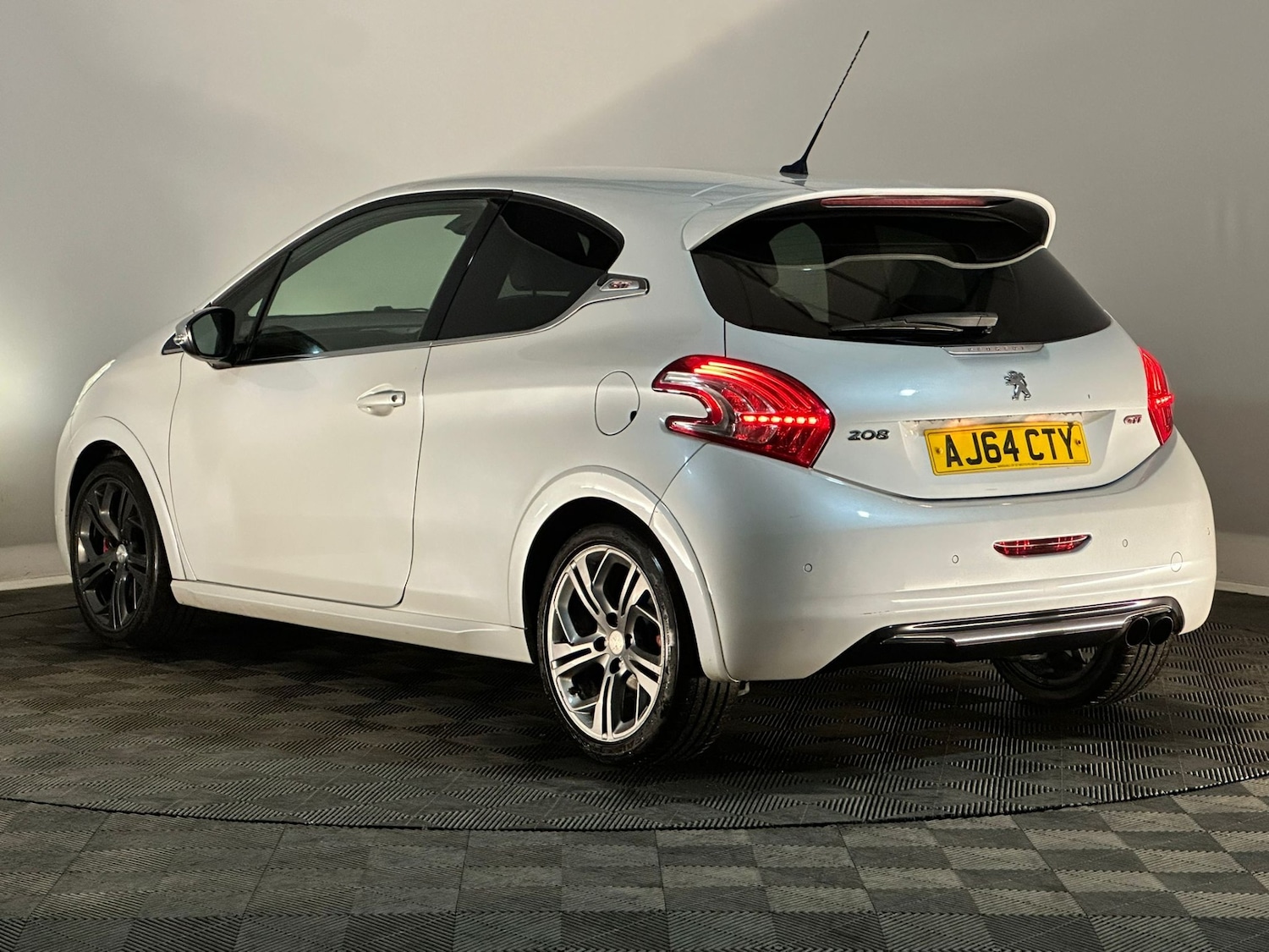 Used Peugeot 208 2015 for sale - 76574646: Photo 9