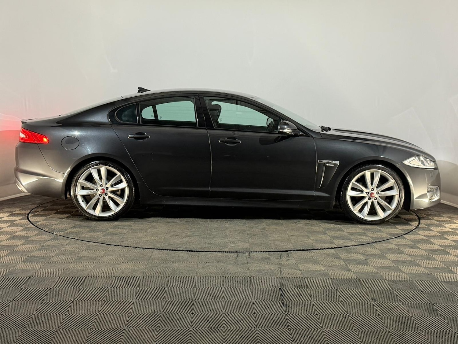 Used Jaguar XF 2014 for sale - 76616625: Photo 4