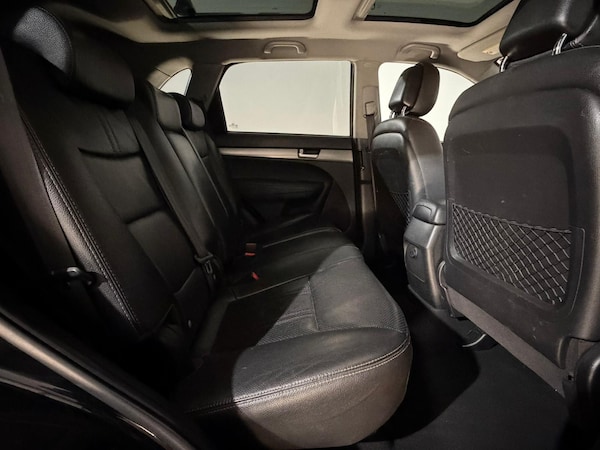 Used Kia Sorento 2011 for sale - 76297000: Photo 18