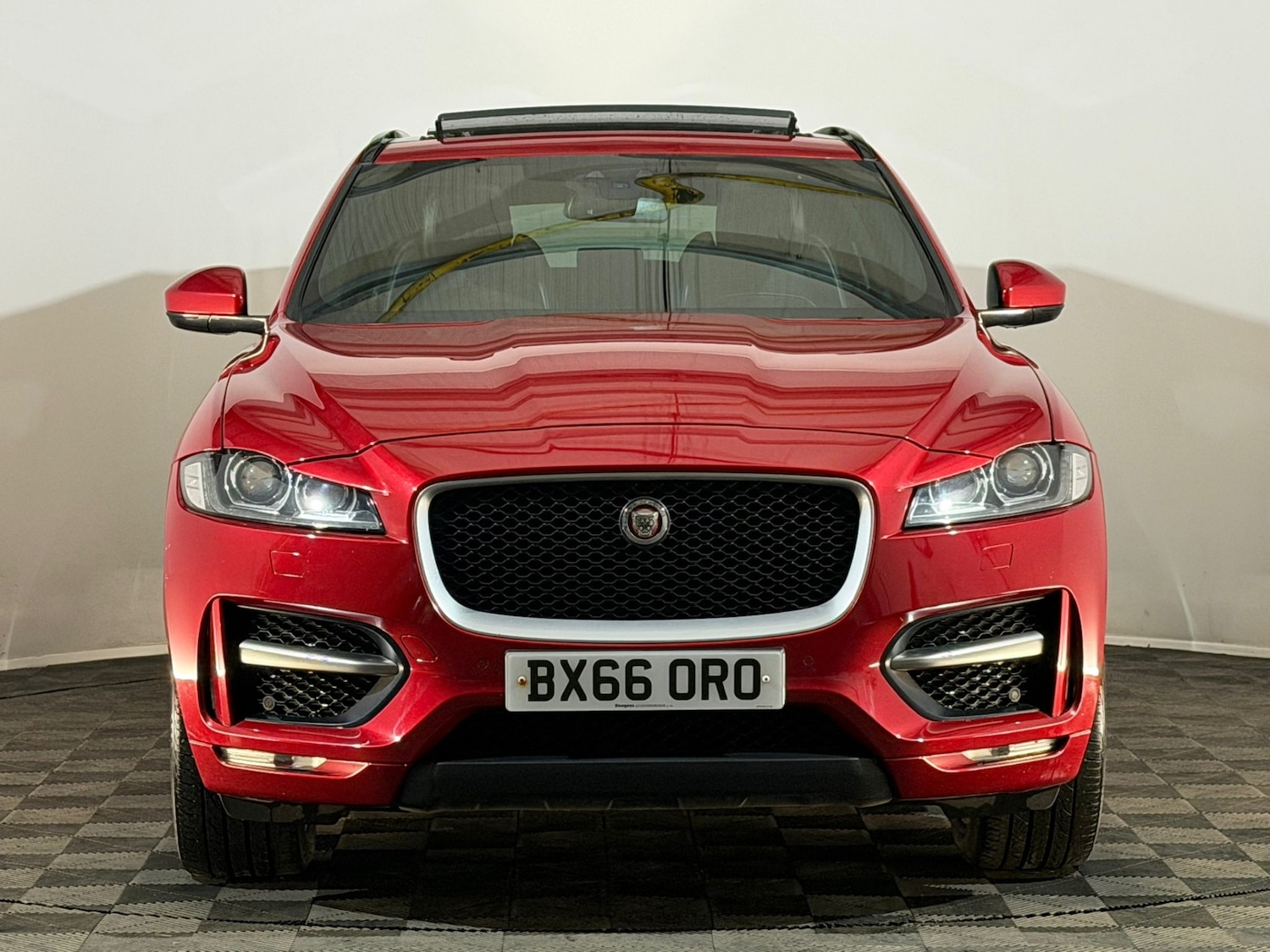 Used Jaguar F-Pace 2017 for sale - 77772047: Photo 2