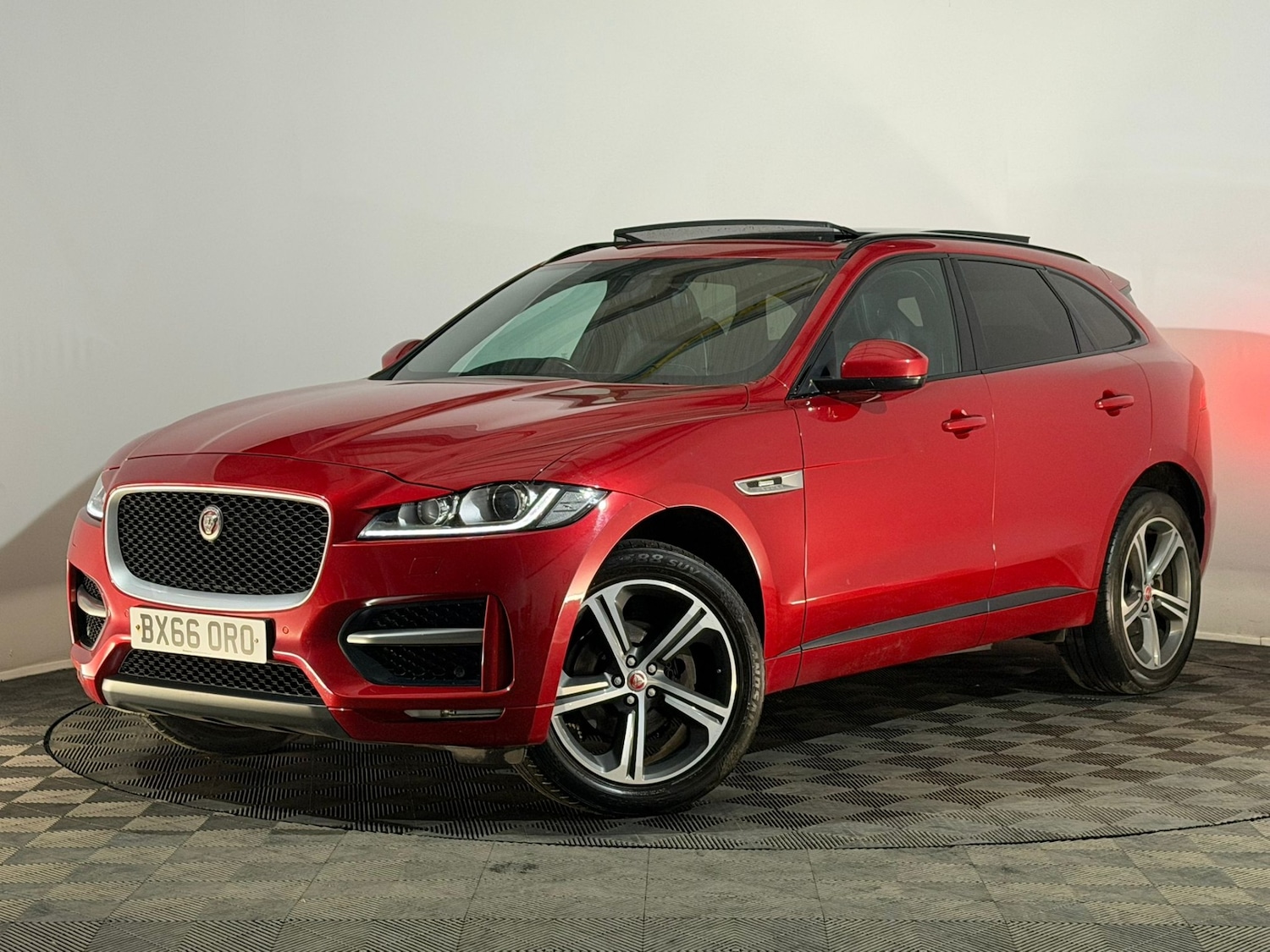Used Jaguar F-Pace 2017 for sale - 77772047: Photo 3