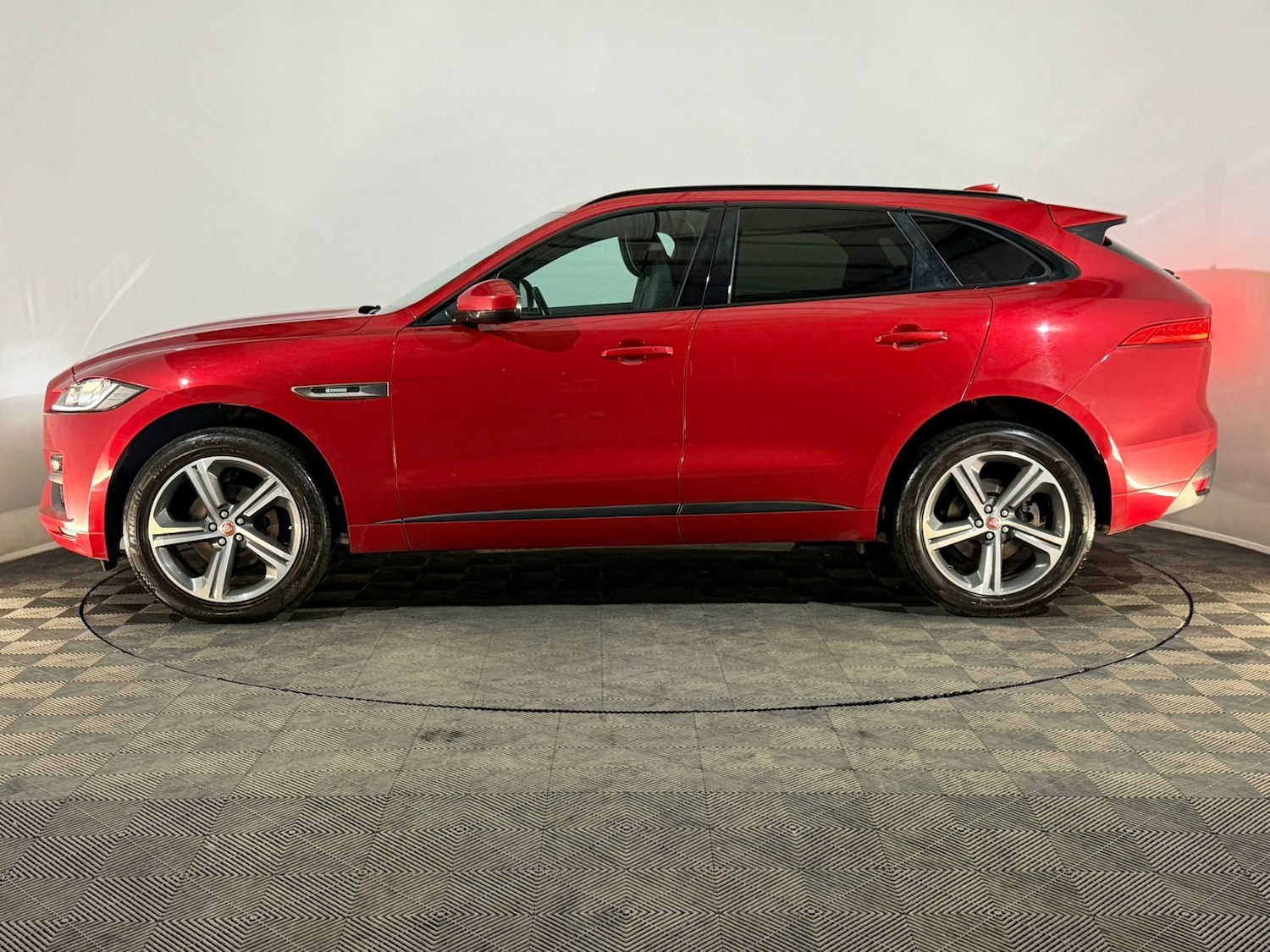 Used Jaguar F-Pace 2017 for sale - 77772047: Photo 5