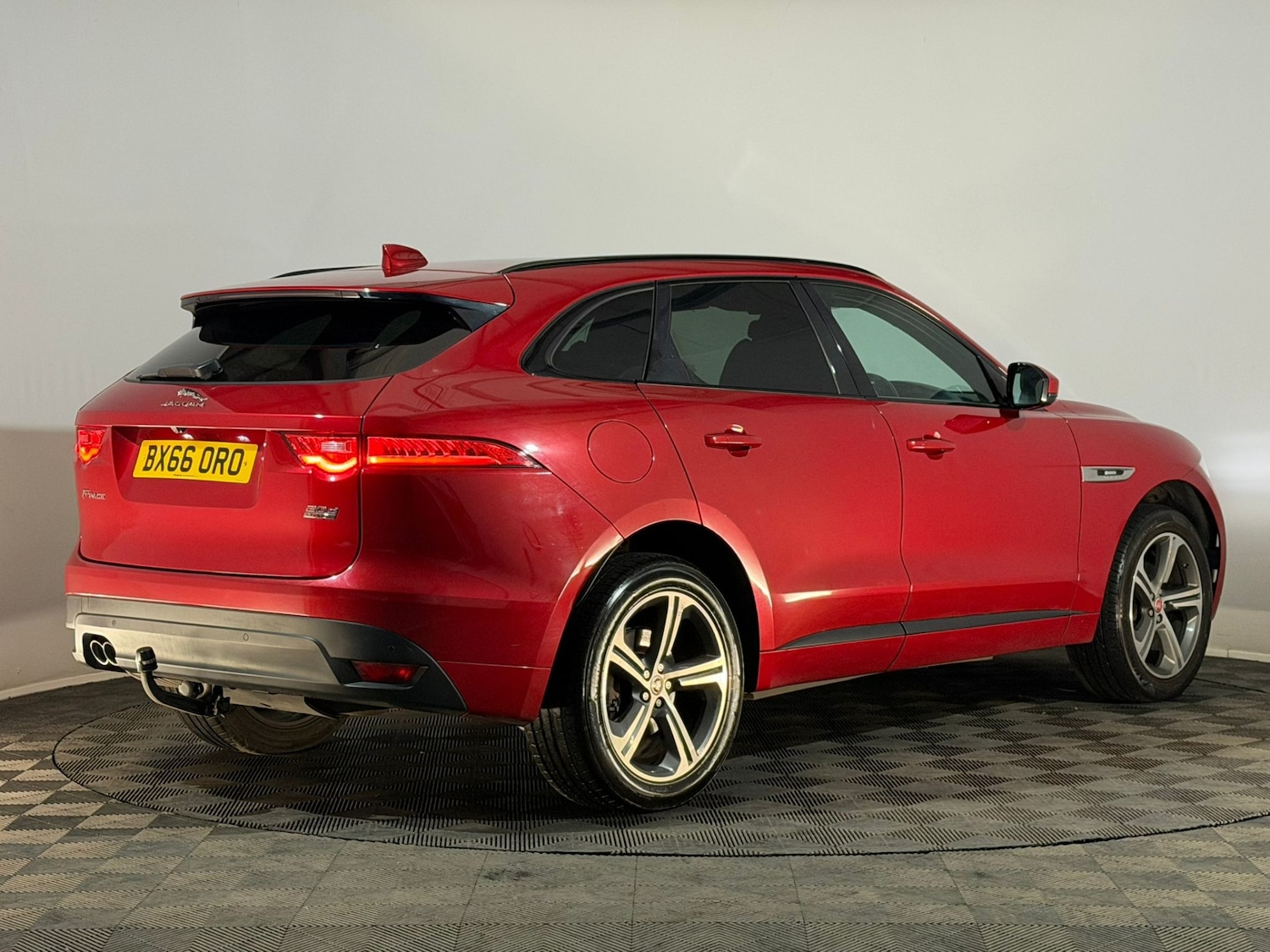 Used Jaguar F-Pace 2017 for sale - 77772047: Photo 6