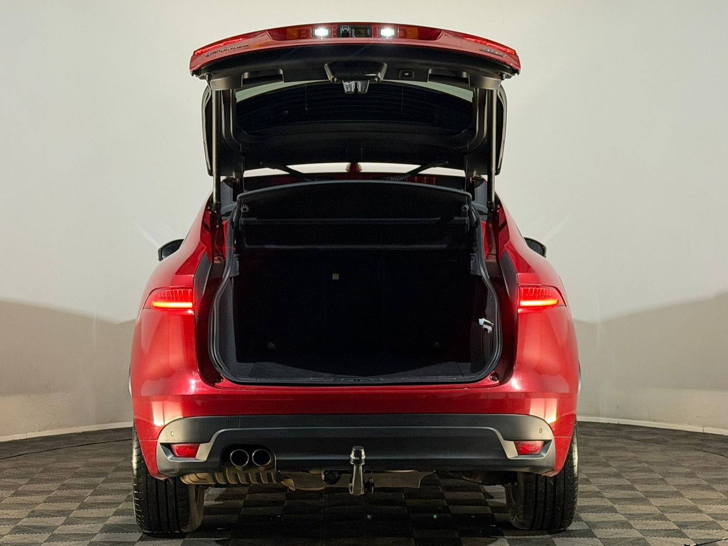 Used Jaguar F-Pace 2017 for sale - 77772047: Photo 8