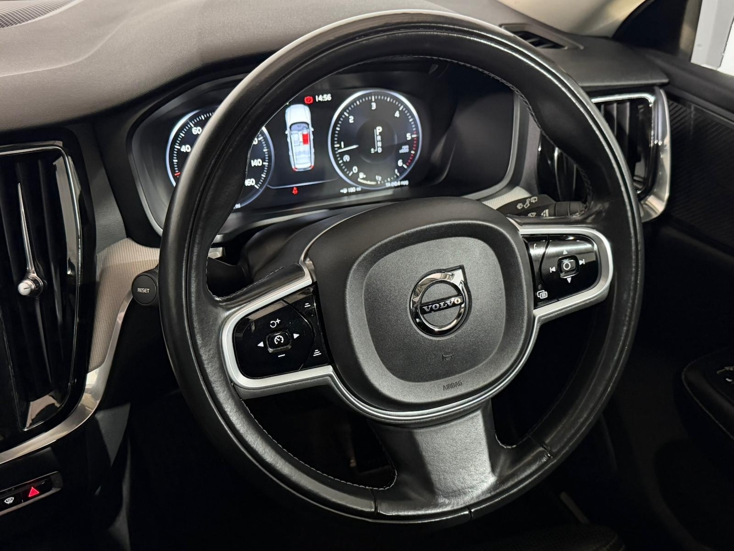 Used Volvo V60 2019 for sale - 77698504: Photo 13