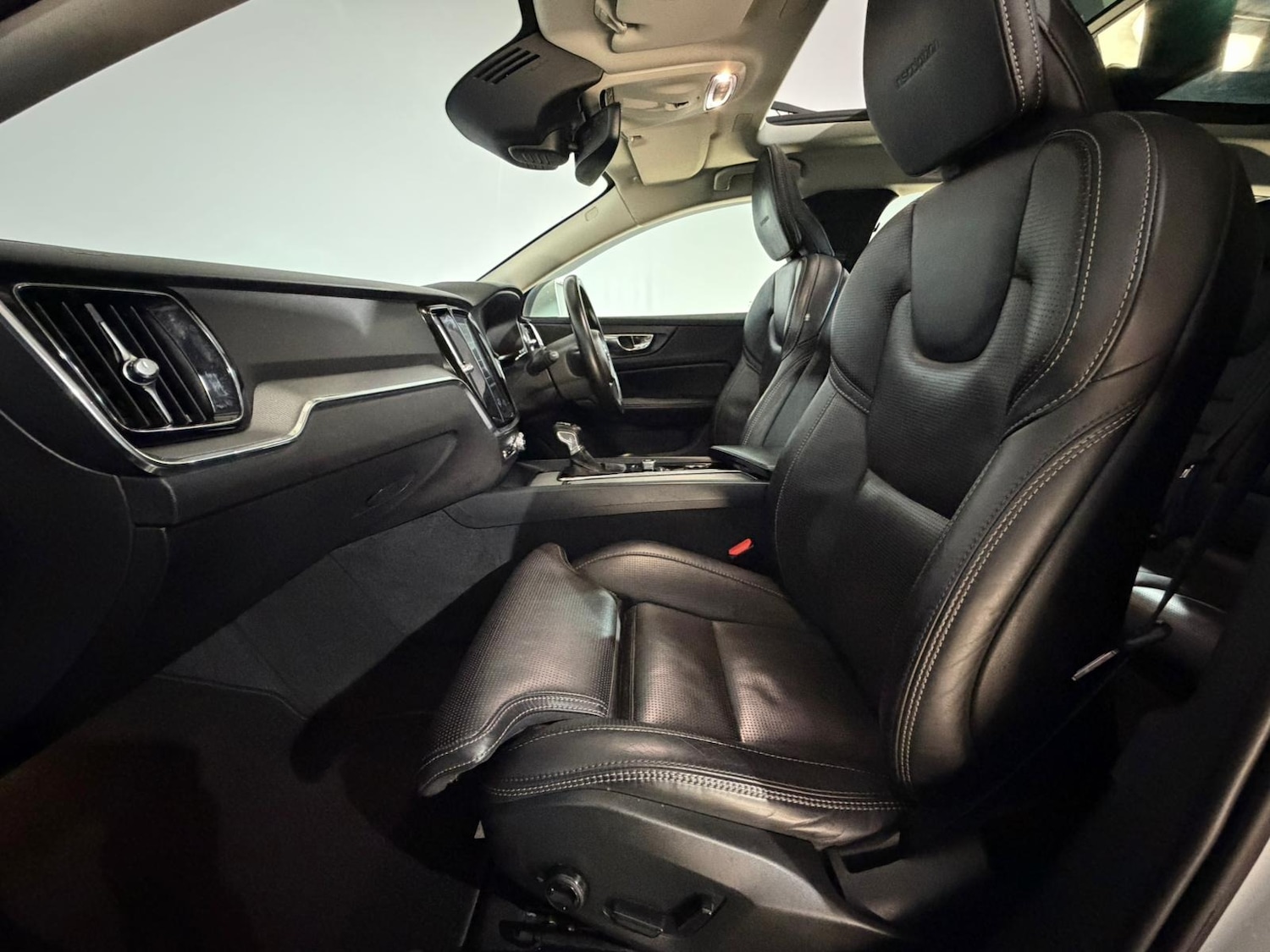 Used Volvo V60 2019 for sale - 77698504: Photo 17