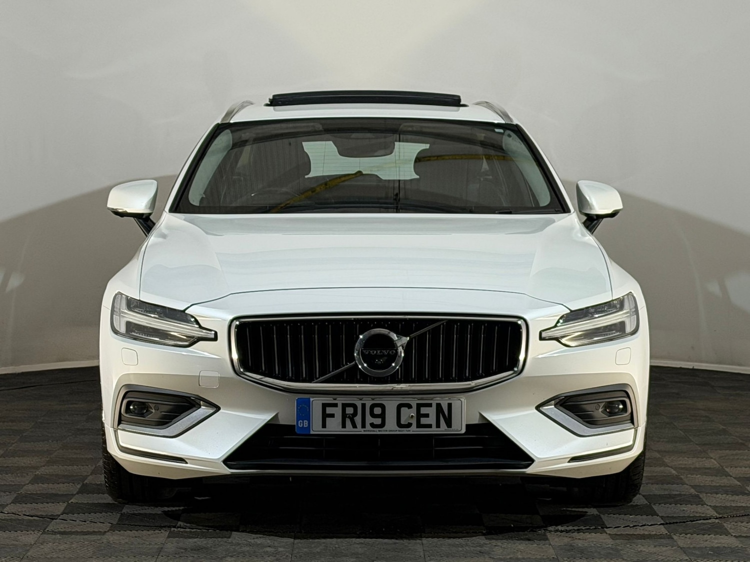 Used Volvo V60 2019 for sale - 77698504: Photo 2