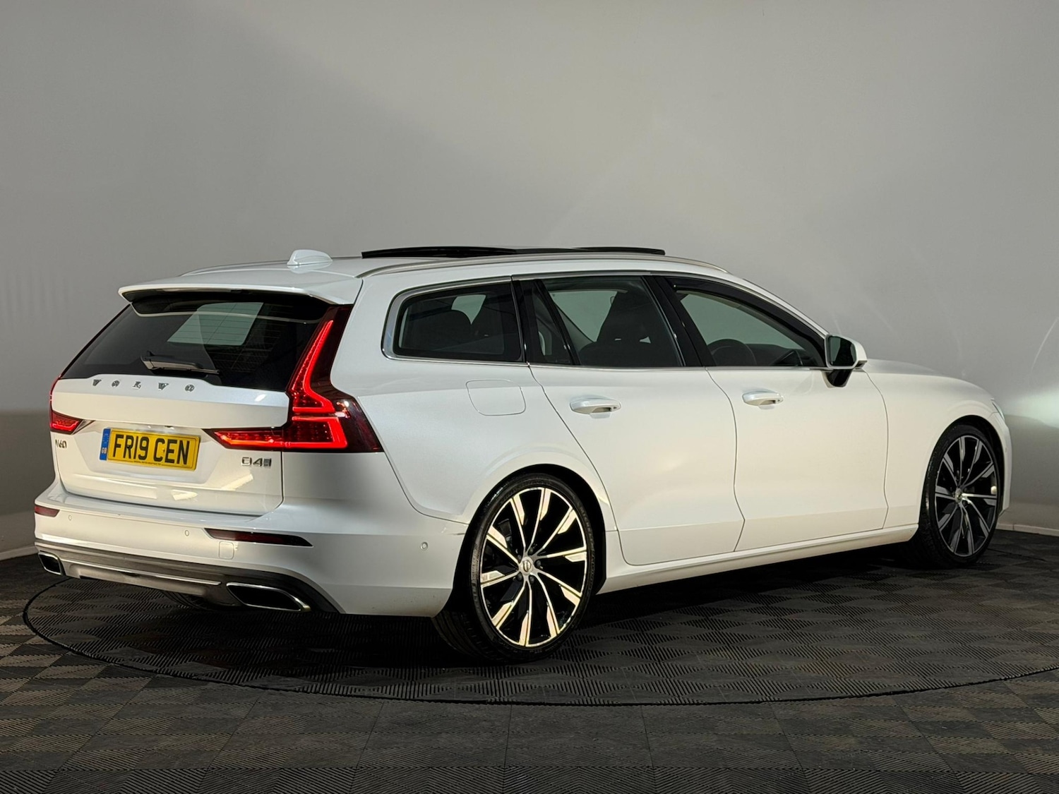 Used Volvo V60 2019 for sale - 77698504: Photo 6