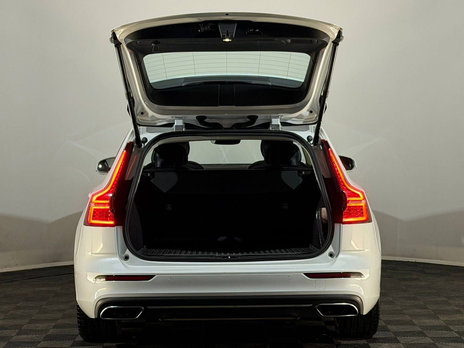 Used Volvo V60 2019 for sale - 77698504: Photo 8