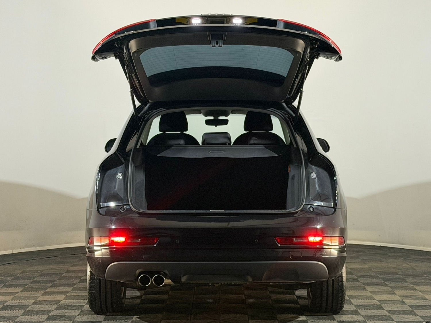 Used Audi Q3 2015 for sale - 77187280: Photo 8