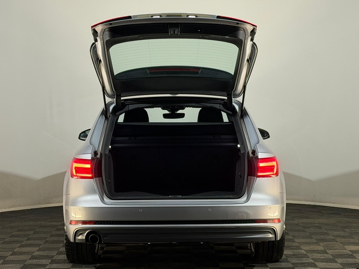 Used Audi A4 2016 for sale - 77501440: Photo 8