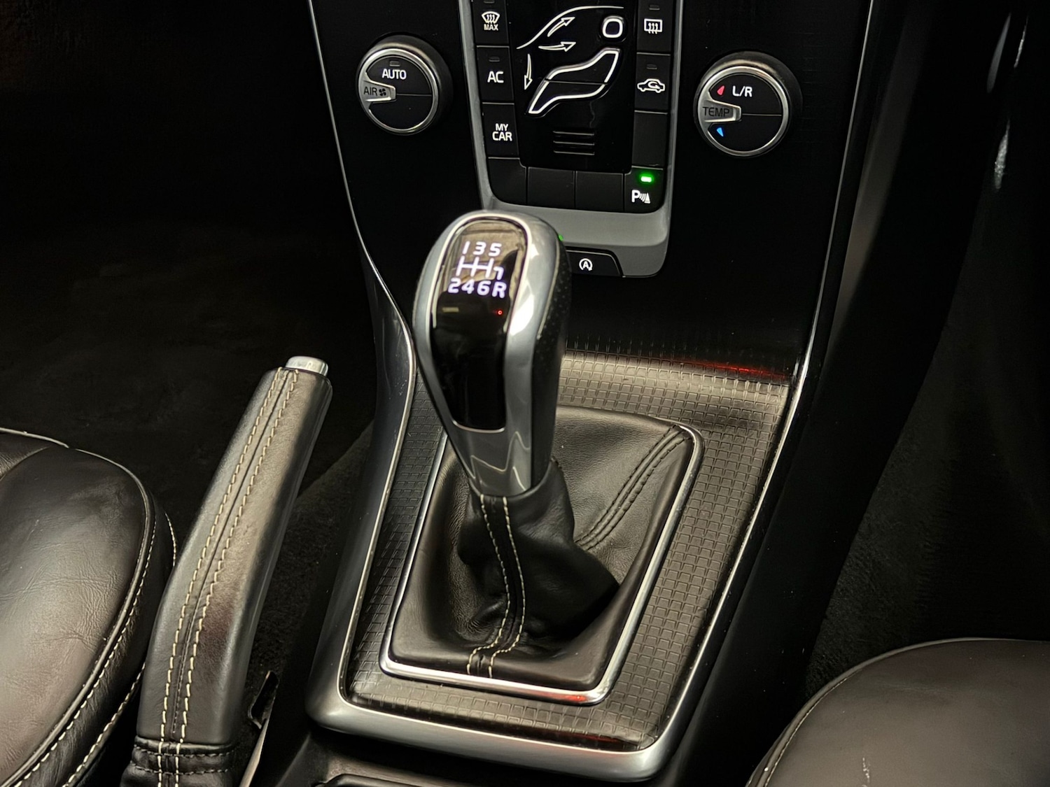 Used Volvo V40 2016 for sale - 77634437: Photo 15