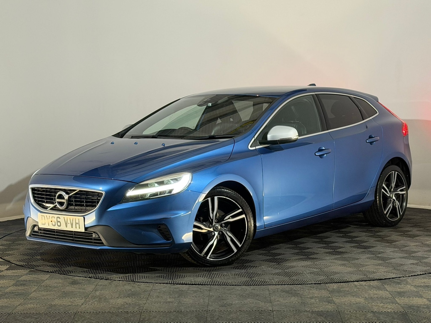 Used Volvo V40 2016 for sale - 77634437: Photo 3