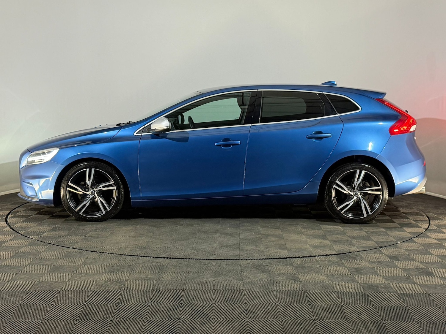Used Volvo V40 2016 for sale - 77634437: Photo 5