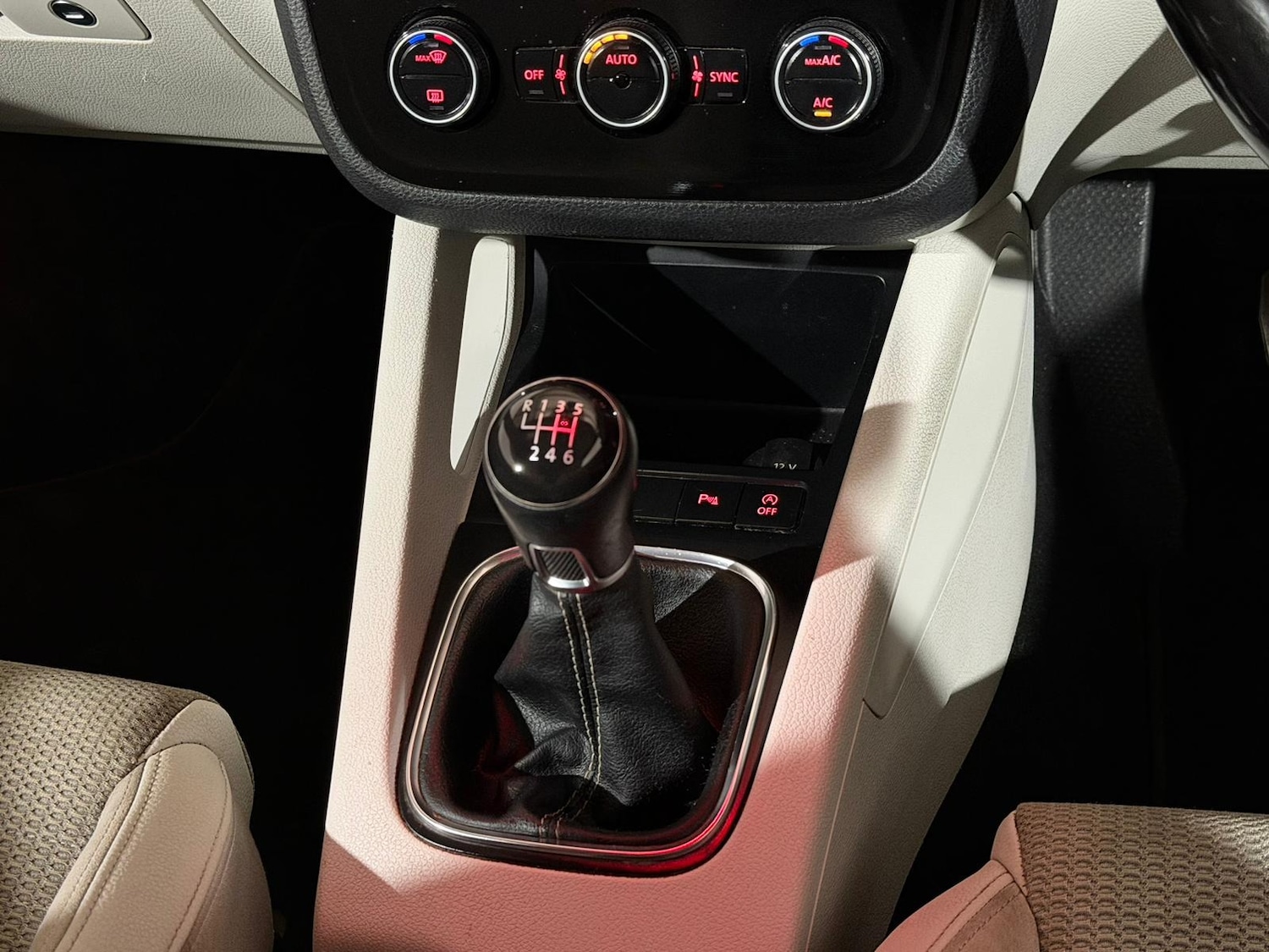 Used Volkswagen Scirocco 2015 for sale - 76327866: Photo 14