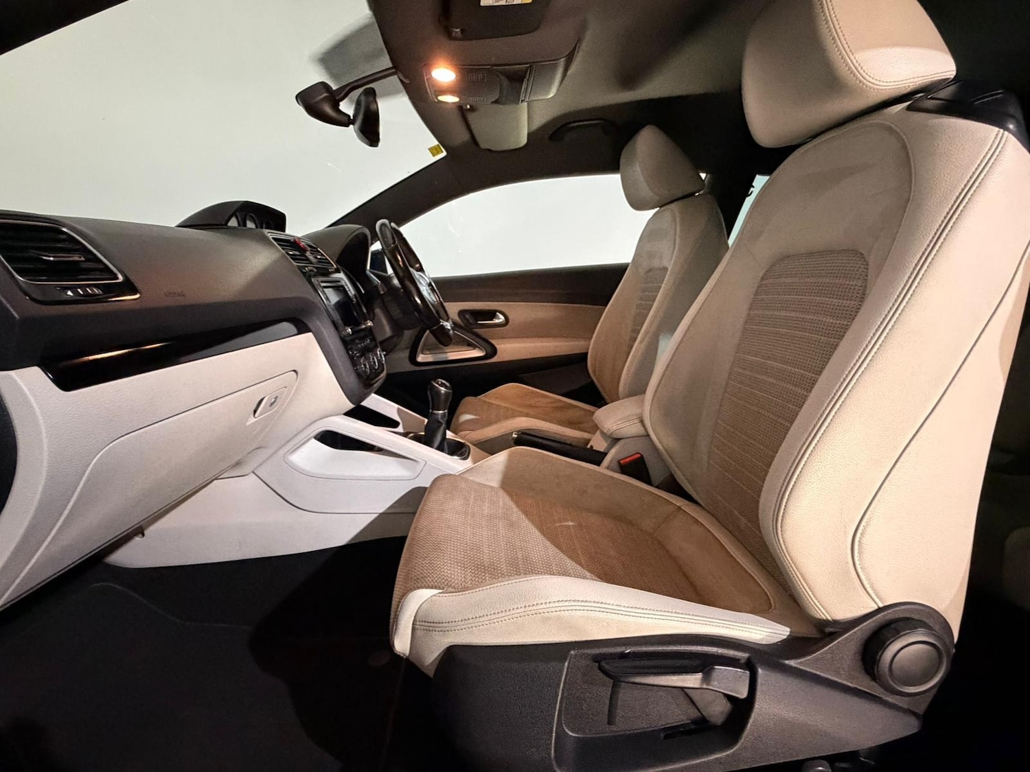 Used Volkswagen Scirocco 2015 for sale - 76327866: Photo 16