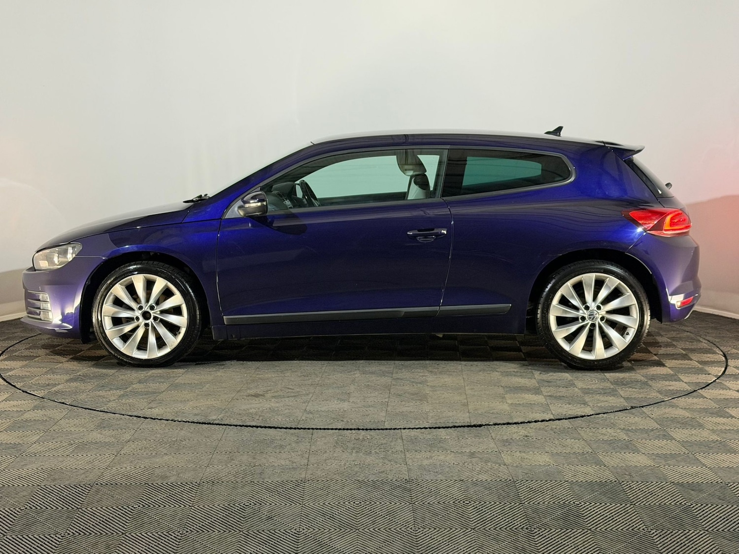 Used Volkswagen Scirocco 2015 for sale - 76327866: Photo 5