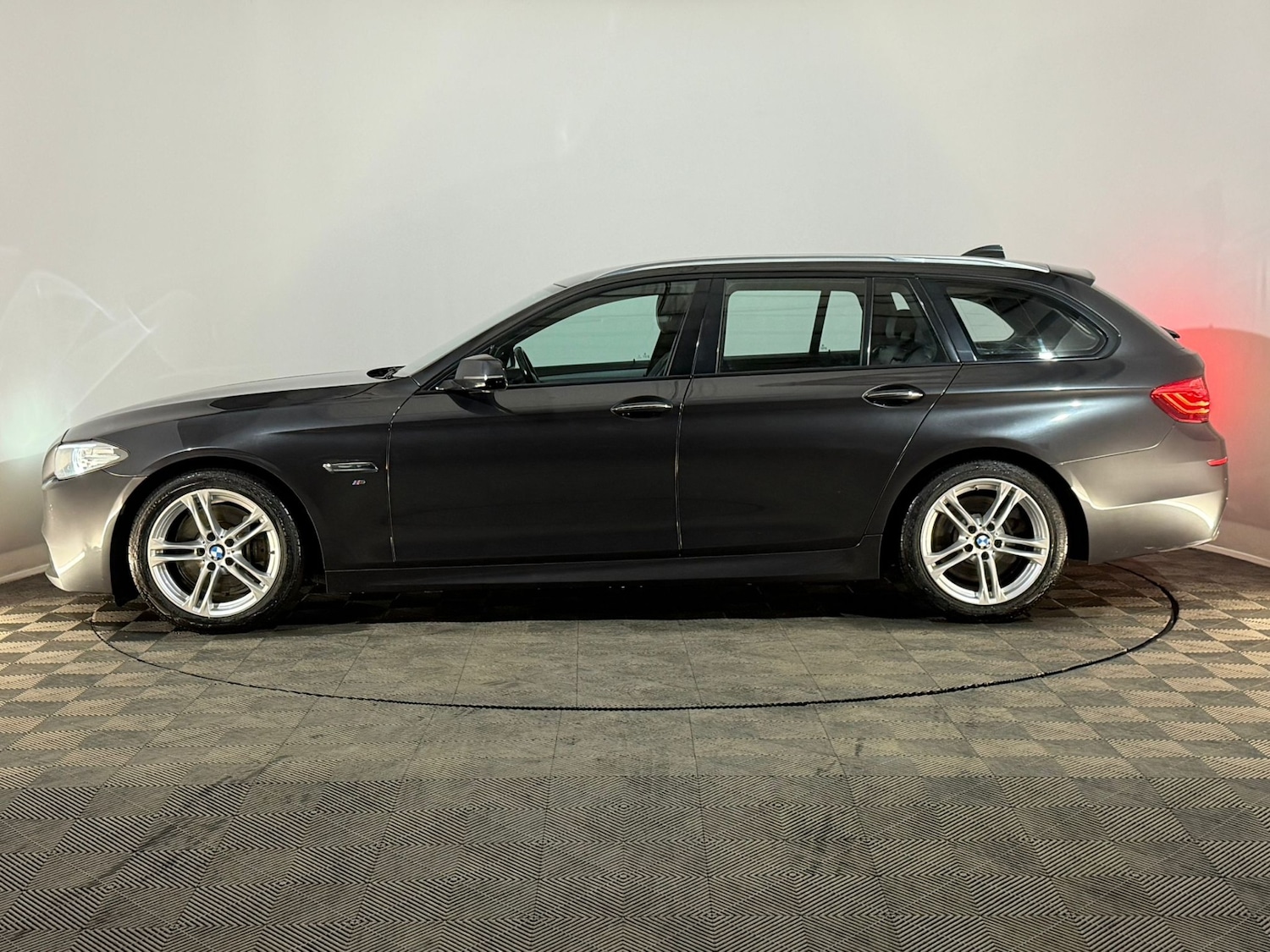Used BMW 5 Series 2014 for sale - 76350516: Photo 5