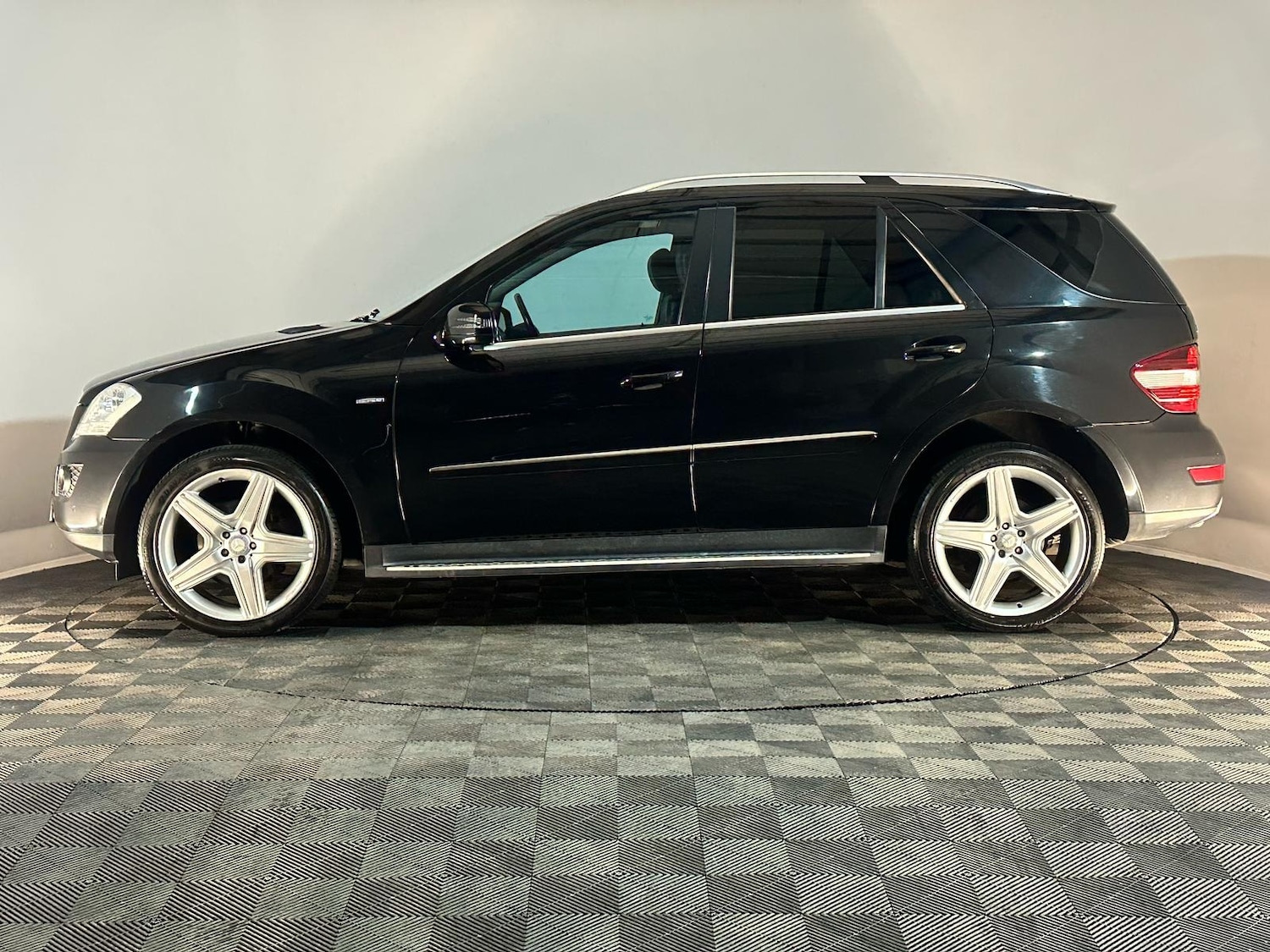 Used Mercedes-Benz M Class 2011 for sale - 77248256: Photo 5