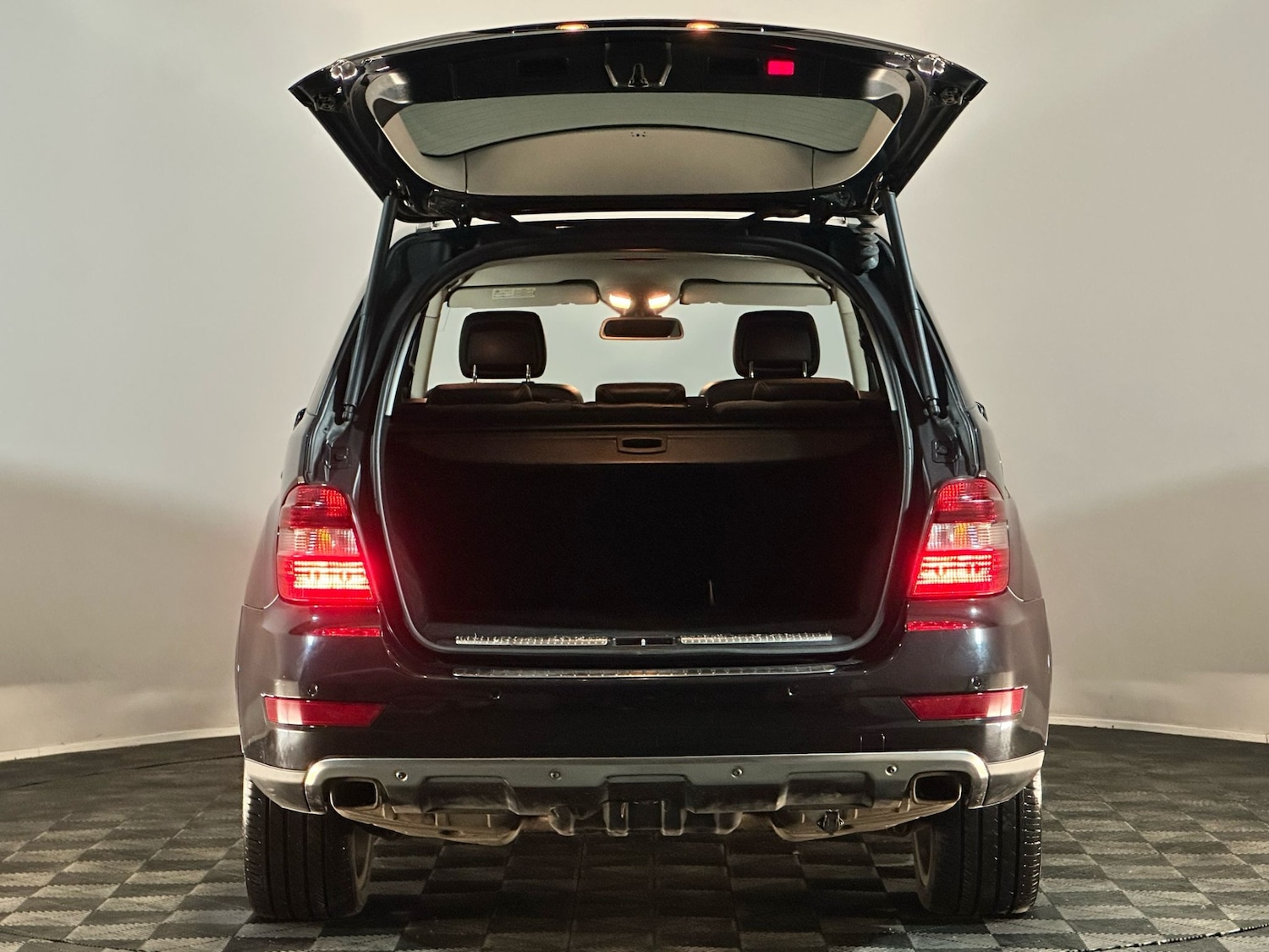 Used Mercedes-Benz M Class 2011 for sale - 77248256: Photo 8