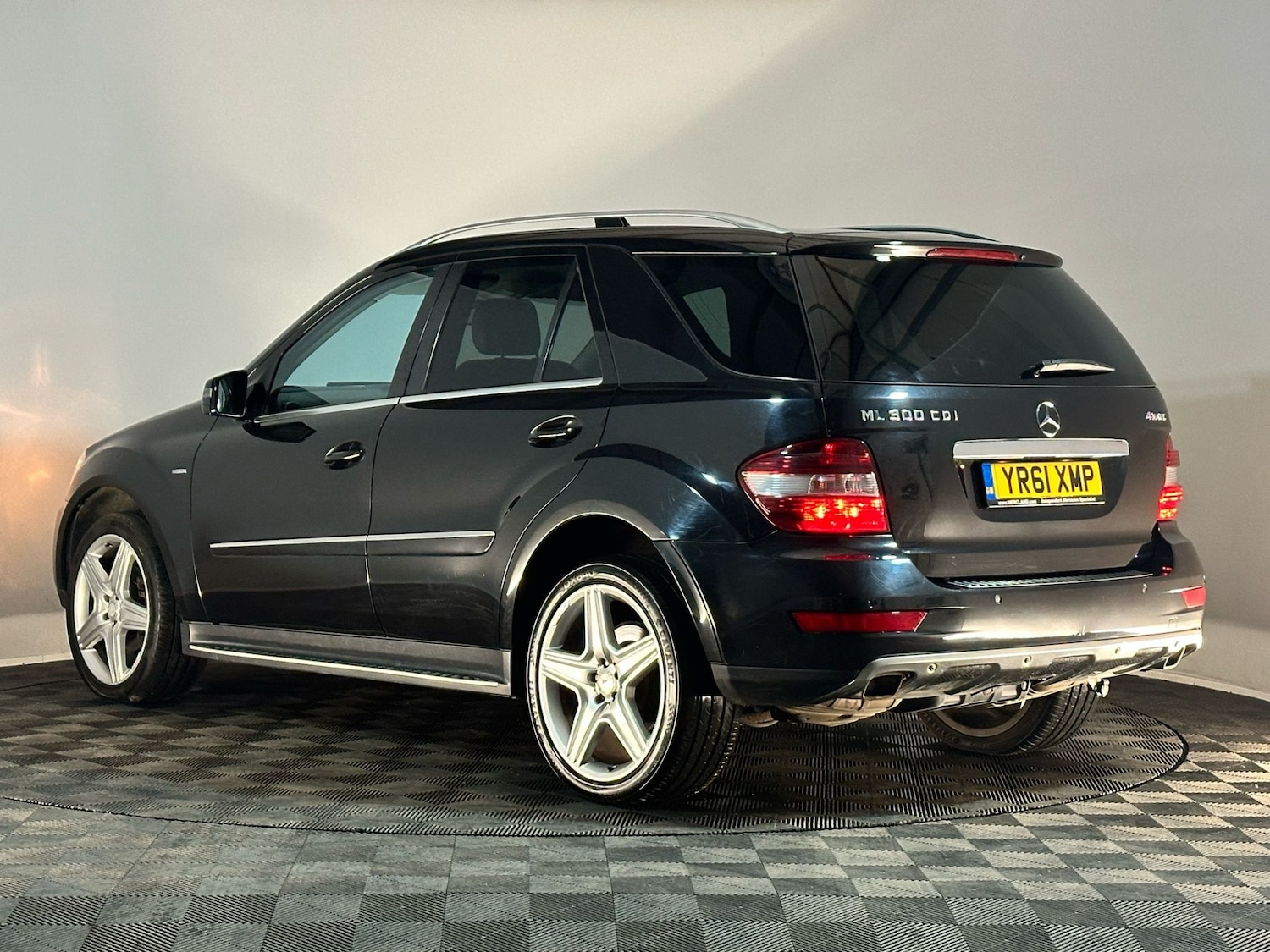 Used Mercedes-Benz M Class 2011 for sale - 77248256: Photo 9