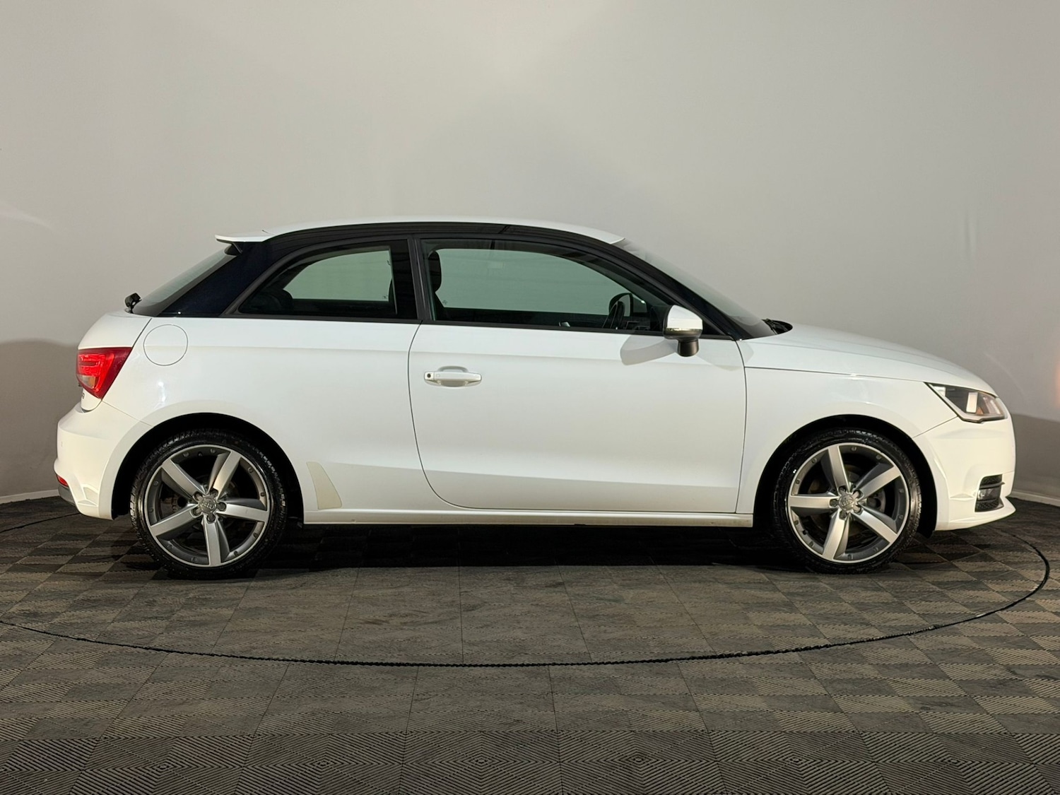 Used Audi A1 2015 for sale - 76154397: Photo 4