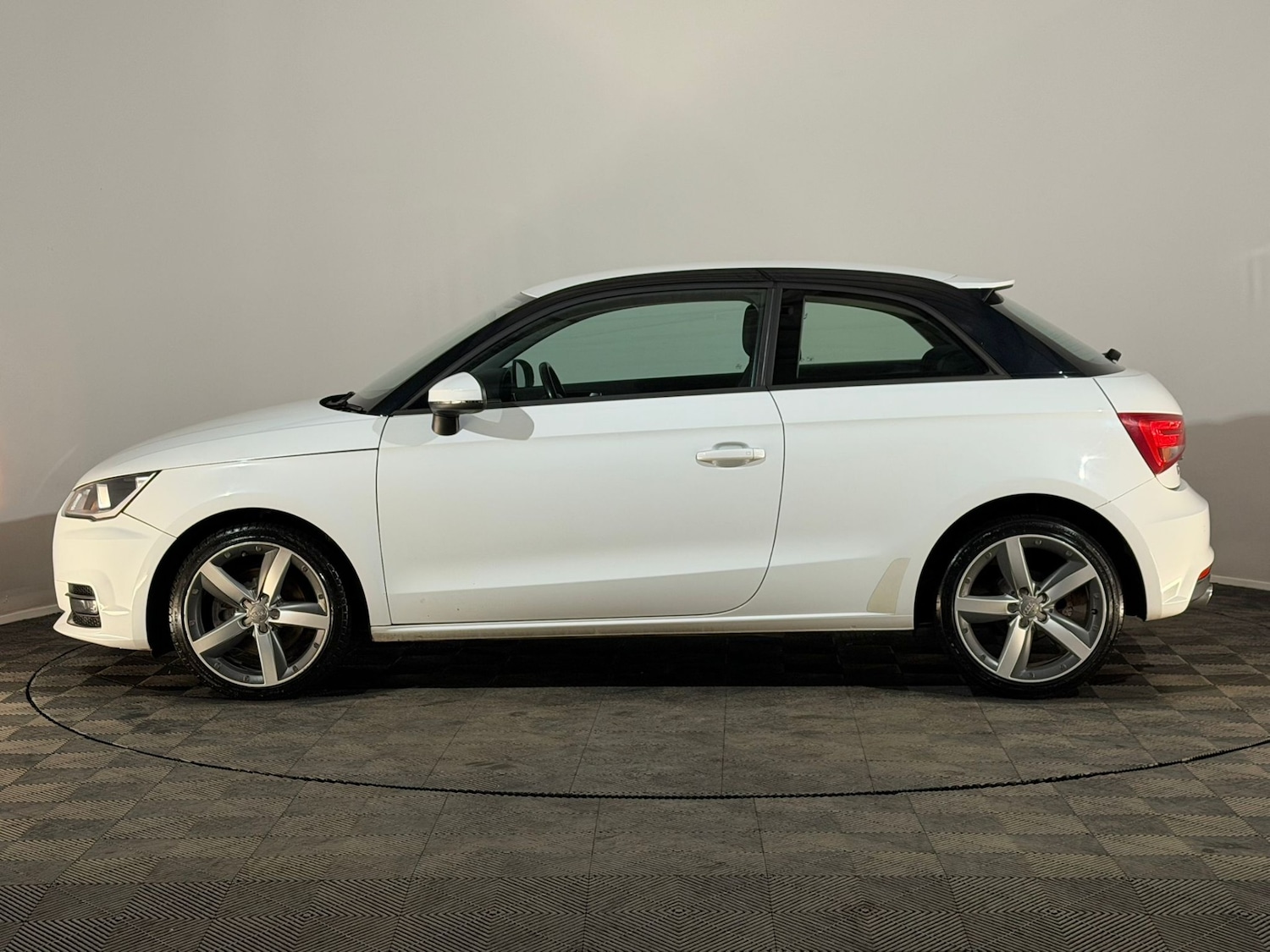 Used Audi A1 2015 for sale - 76154397: Photo 5