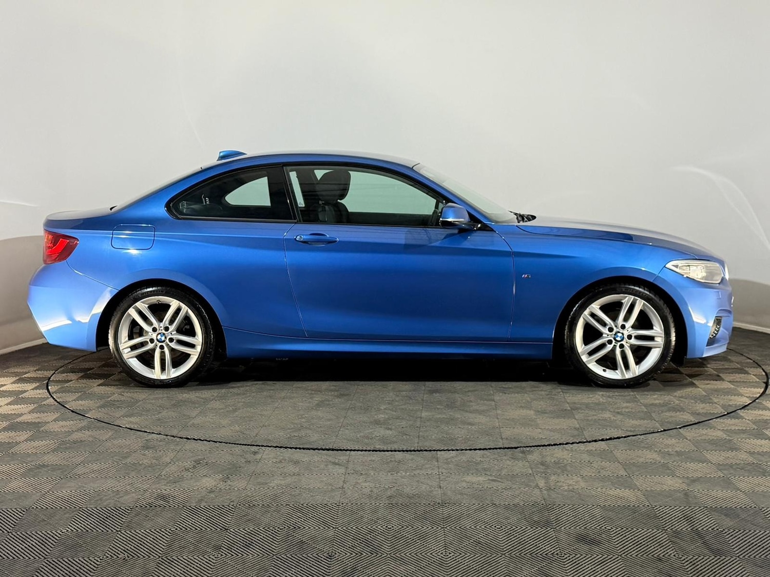 Used BMW 2 Series 2016 for sale - 77049348: Photo 2