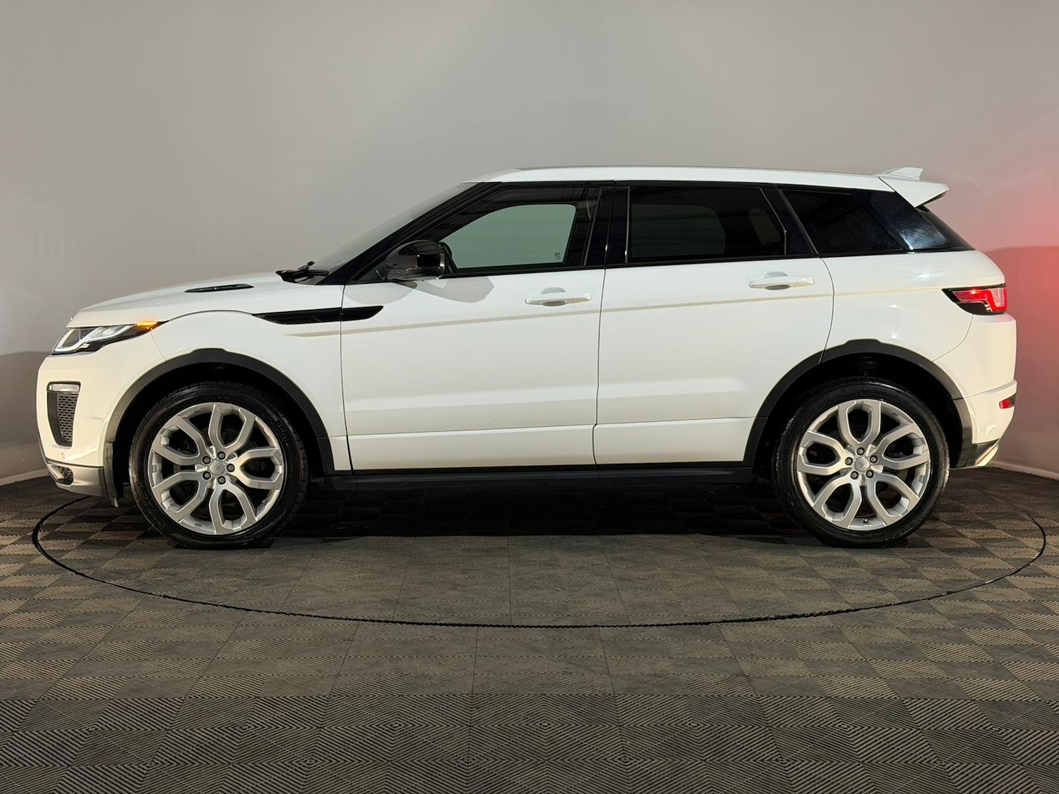 Used Land Rover Range Rover Evoque 2018 for sale - 77873716: Photo 5