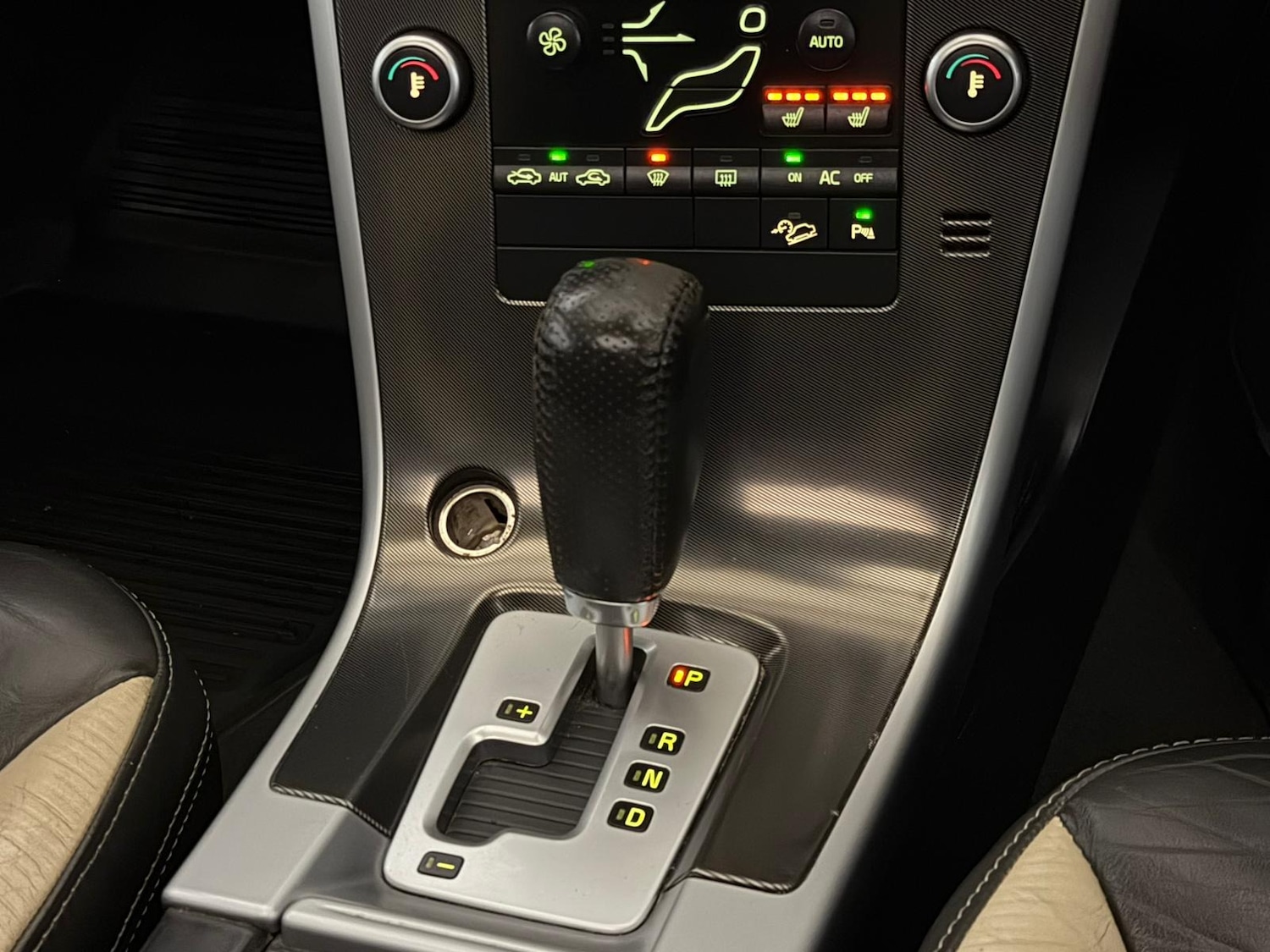 Used Volvo XC60 2010 for sale - 77590161: Photo 14