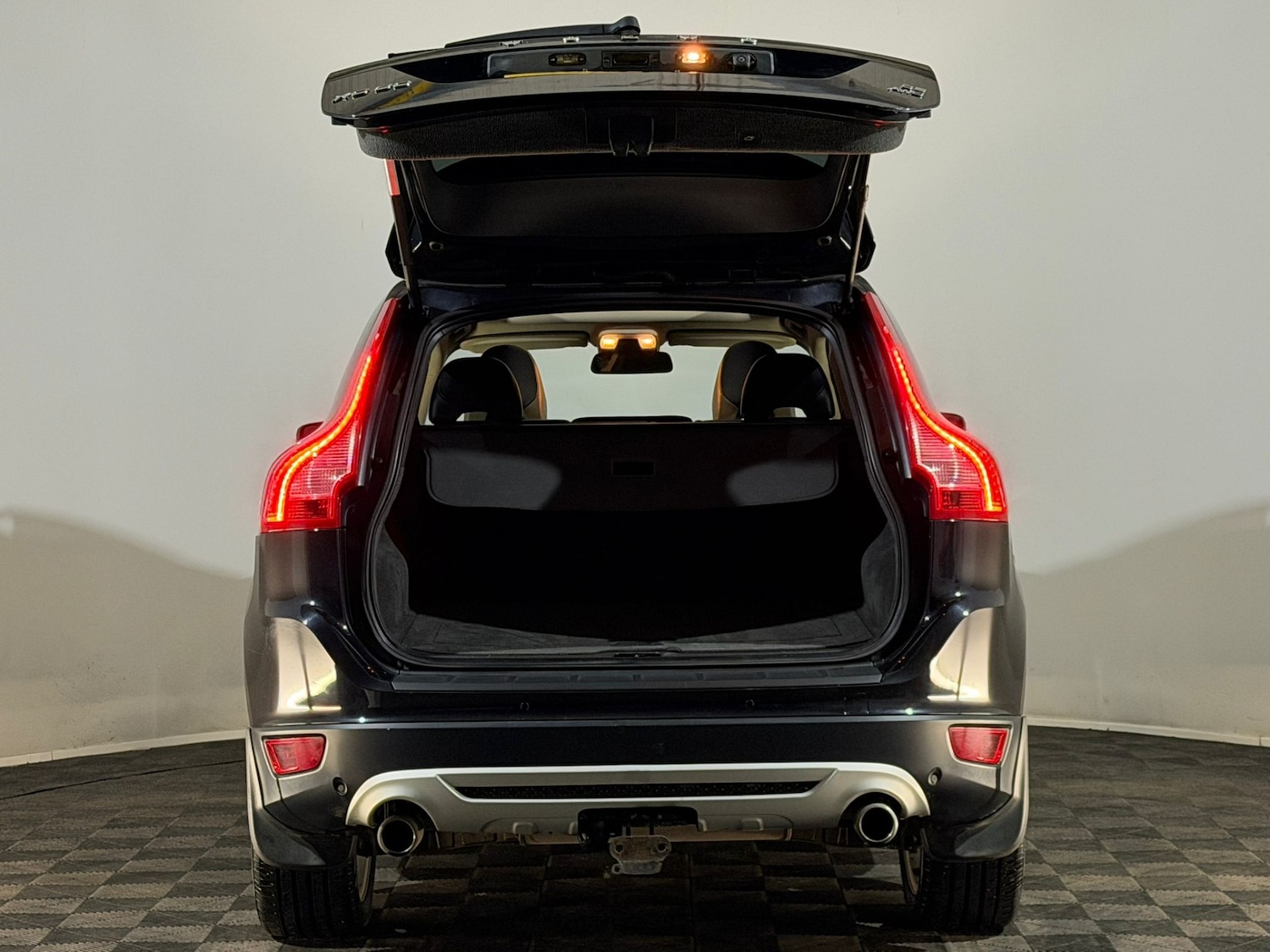 Used Volvo XC60 2010 for sale - 77590161: Photo 8