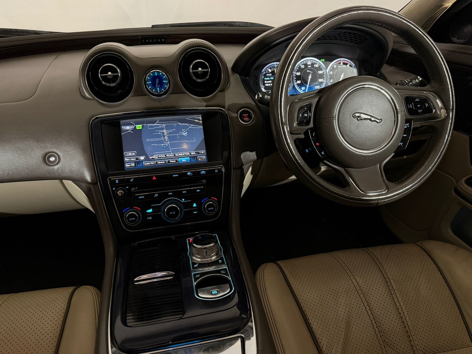 Used Jaguar XJ 2011 for sale - 76170789: Photo 13