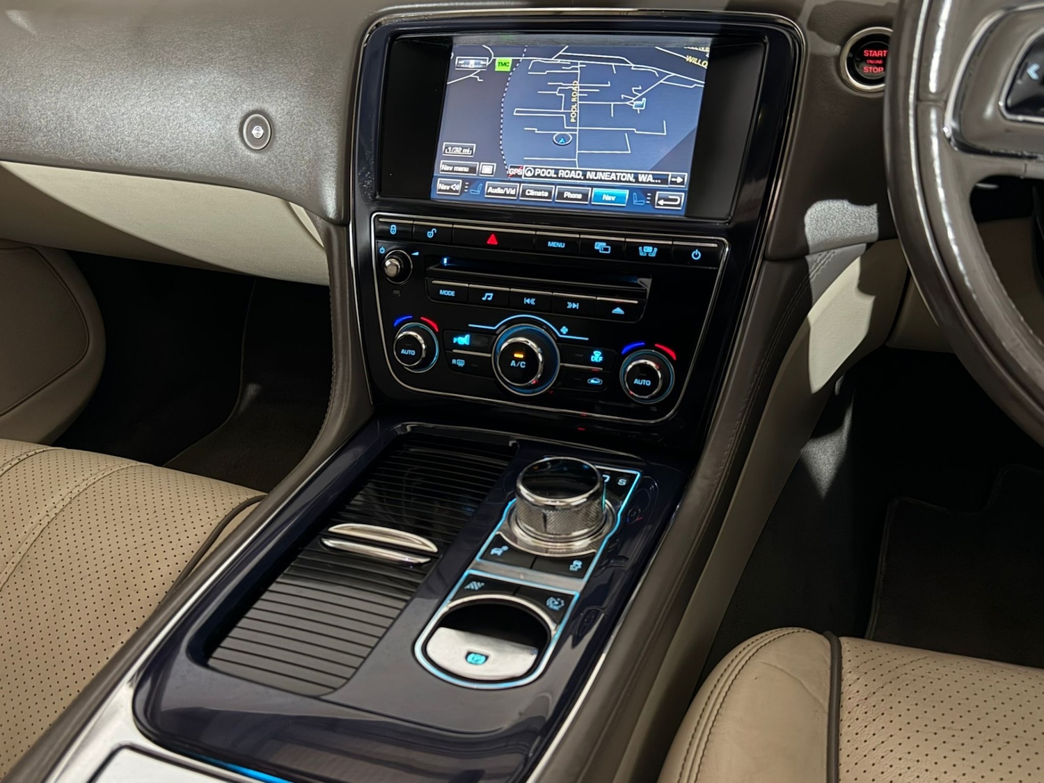 Used Jaguar XJ 2011 for sale - 76170789: Photo 15