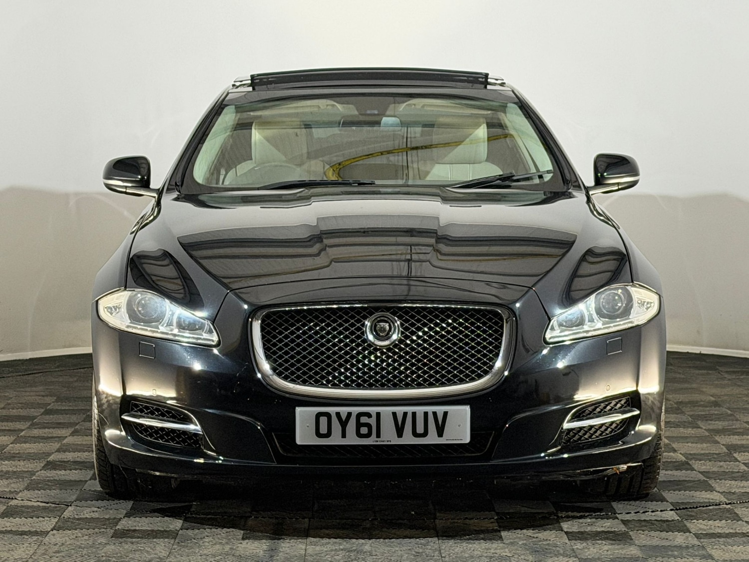 Used Jaguar XJ 2011 for sale - 76170789: Photo 2