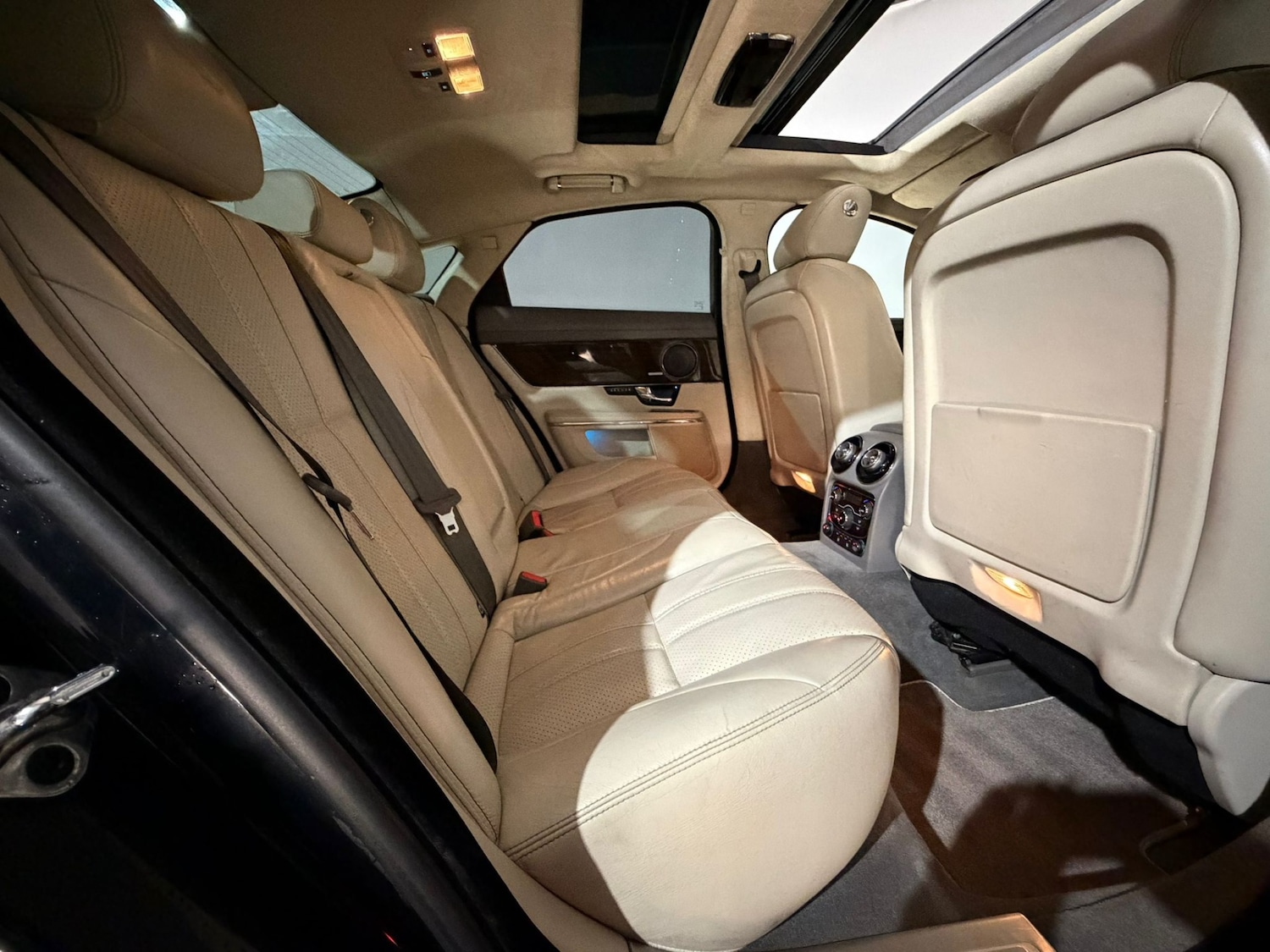 Used Jaguar XJ 2011 for sale - 76170789: Photo 20