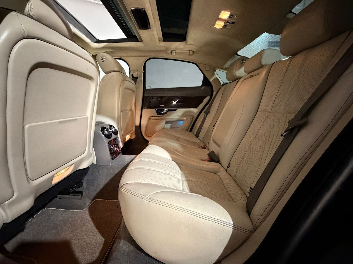 Used Jaguar XJ 2011 for sale - 76170789: Photo 21