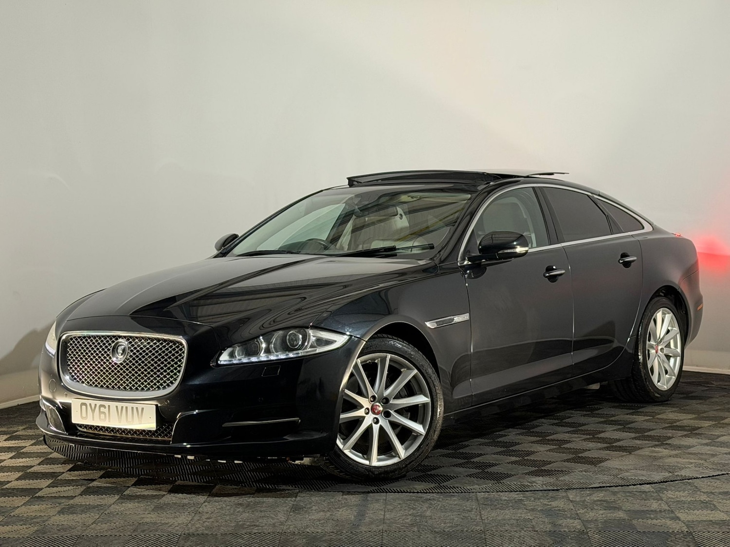Used Jaguar XJ 2011 for sale - 76170789: Photo 3