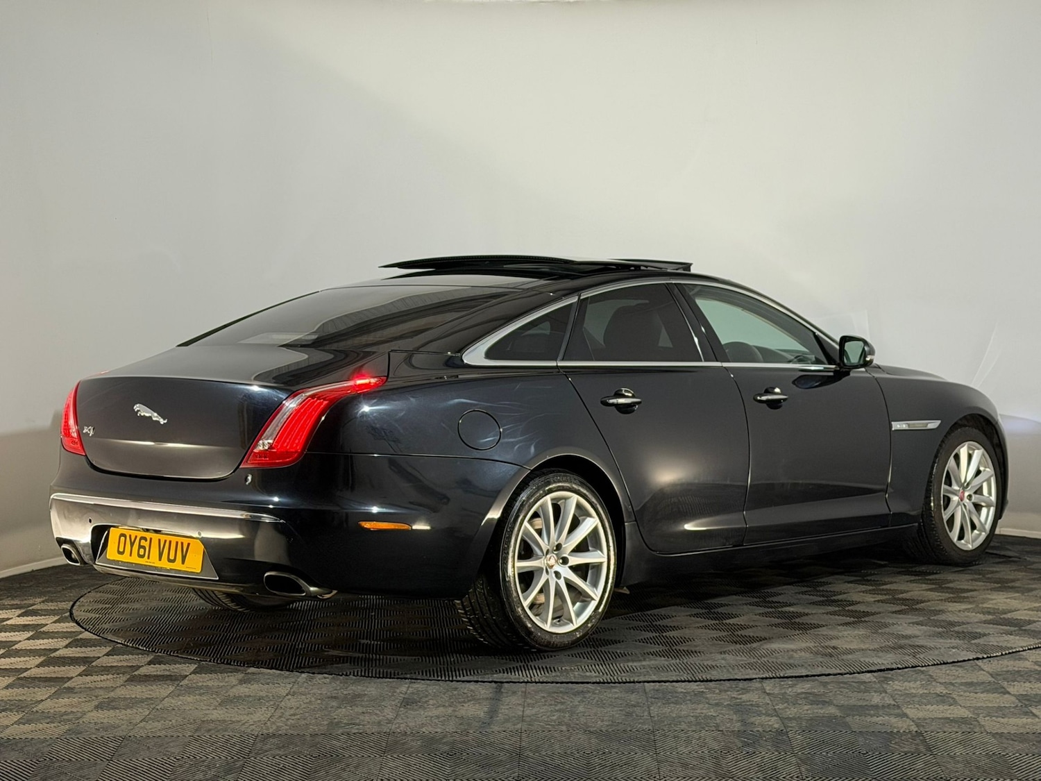 Used Jaguar XJ 2011 for sale - 76170789: Photo 6
