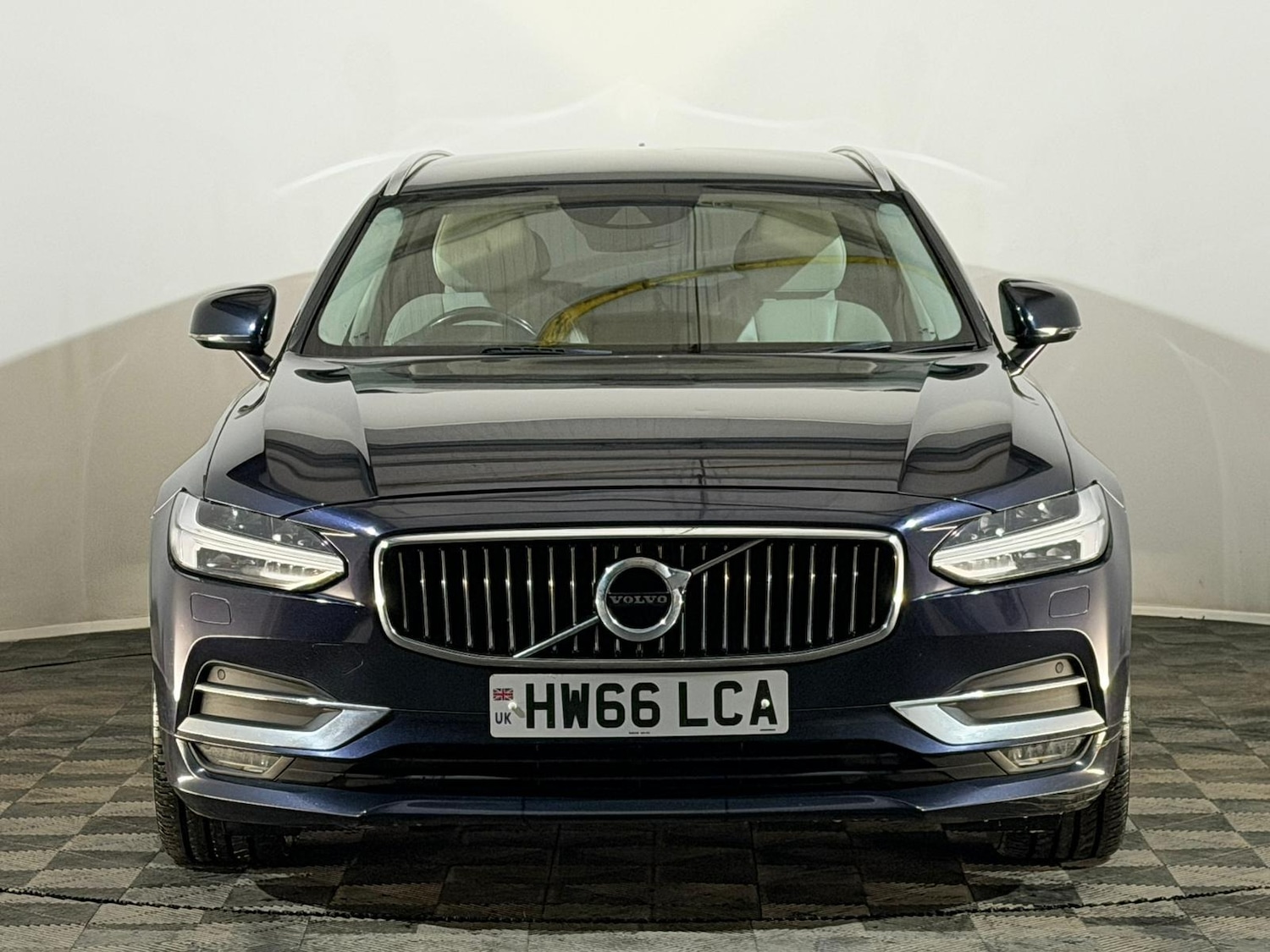 Used Volvo V90 2016 for sale - 77129100: Photo 2