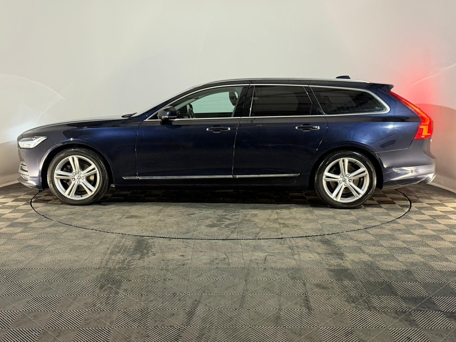 Used Volvo V90 2016 for sale - 77129100: Photo 5