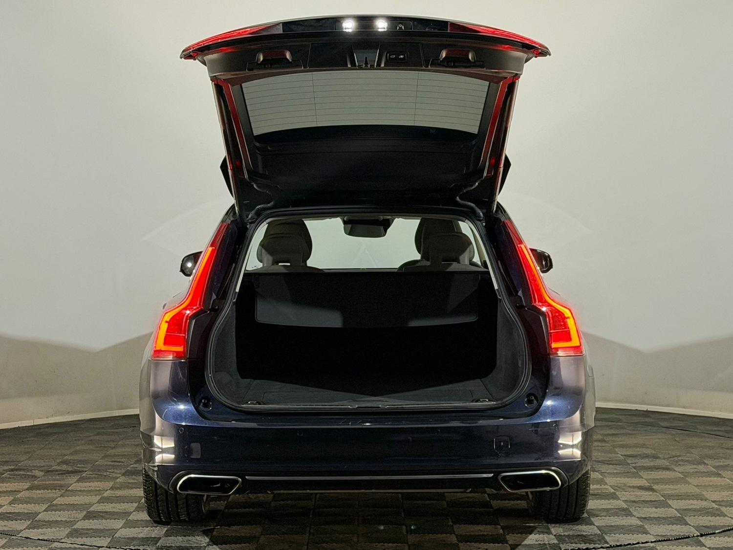 Used Volvo V90 2016 for sale - 77129100: Photo 8