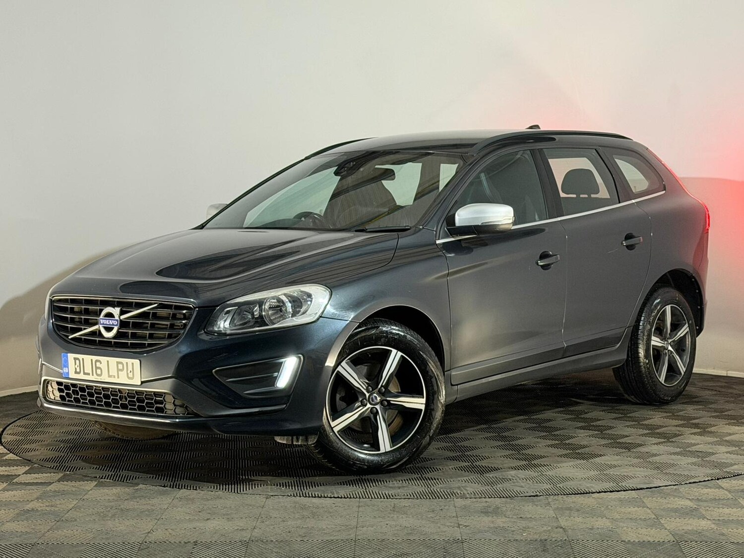 Used Volvo XC60 2016 for sale - 77959845: Photo 3