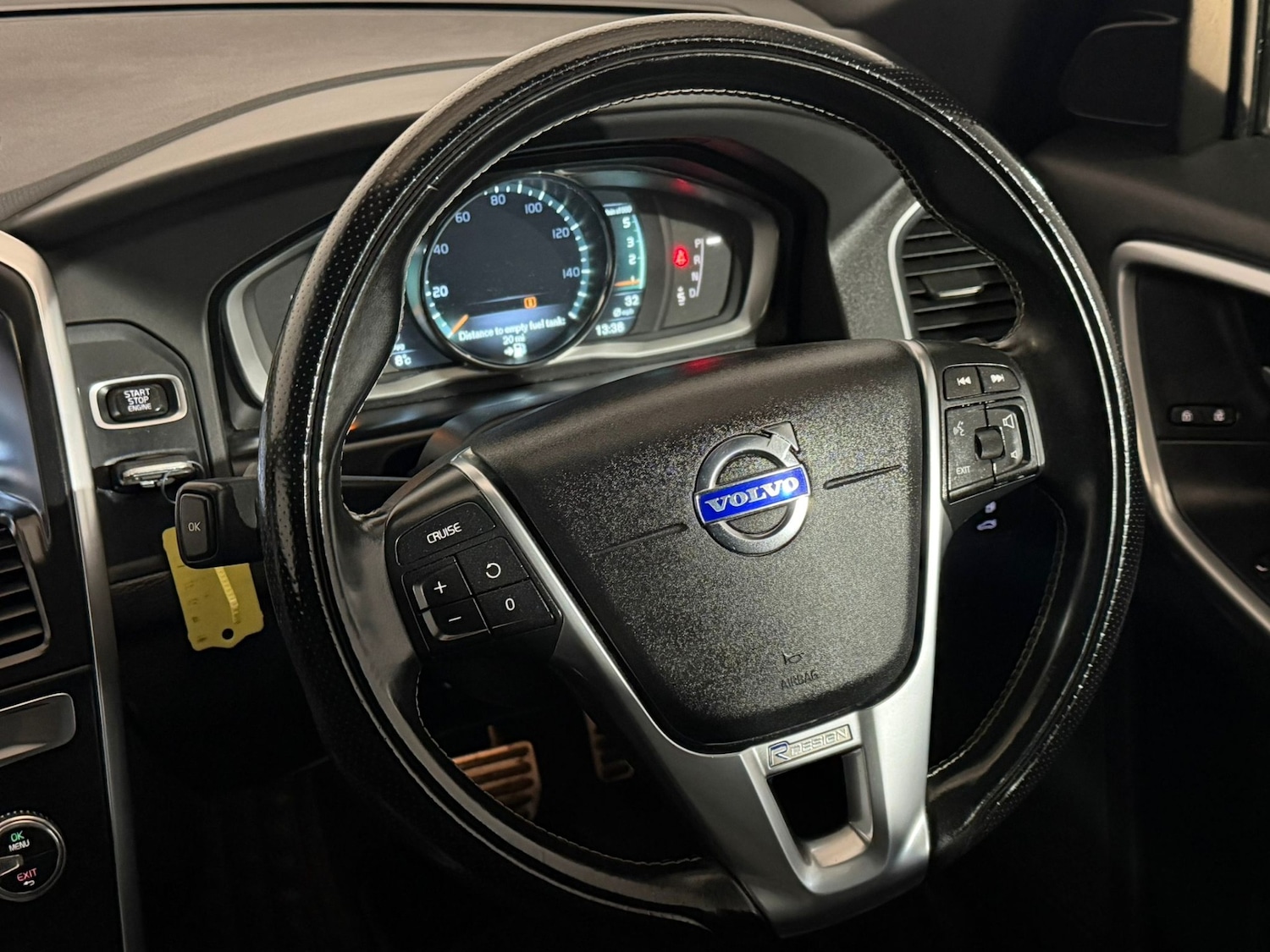 Used Volvo XC60 2014 for sale - 77342547: Photo 10