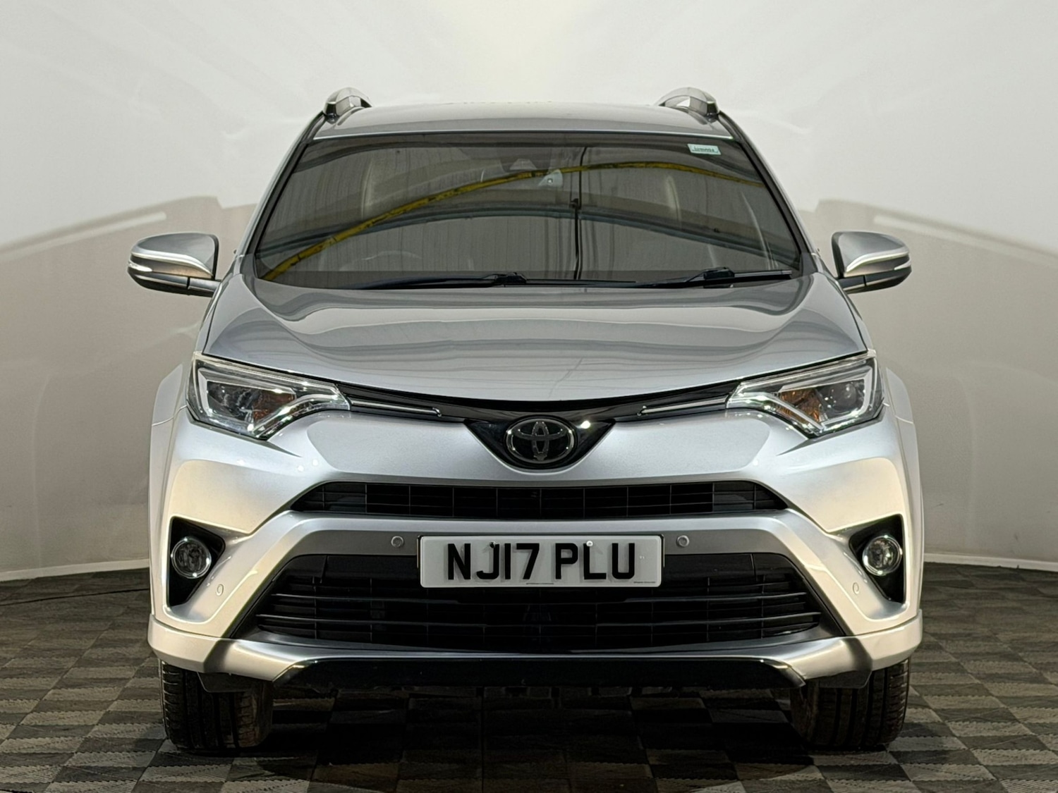 Used Toyota RAV4 2017 for sale - 76298954: Photo 2