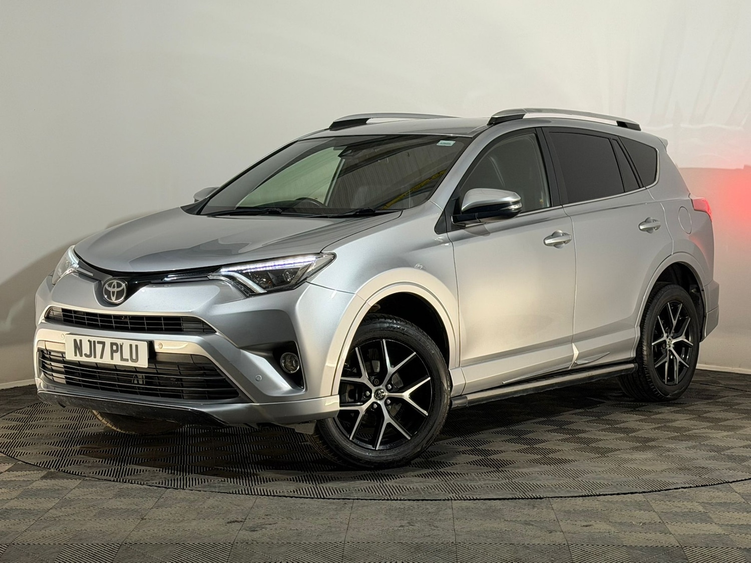 Used Toyota RAV4 2017 for sale - 76298954: Photo 3