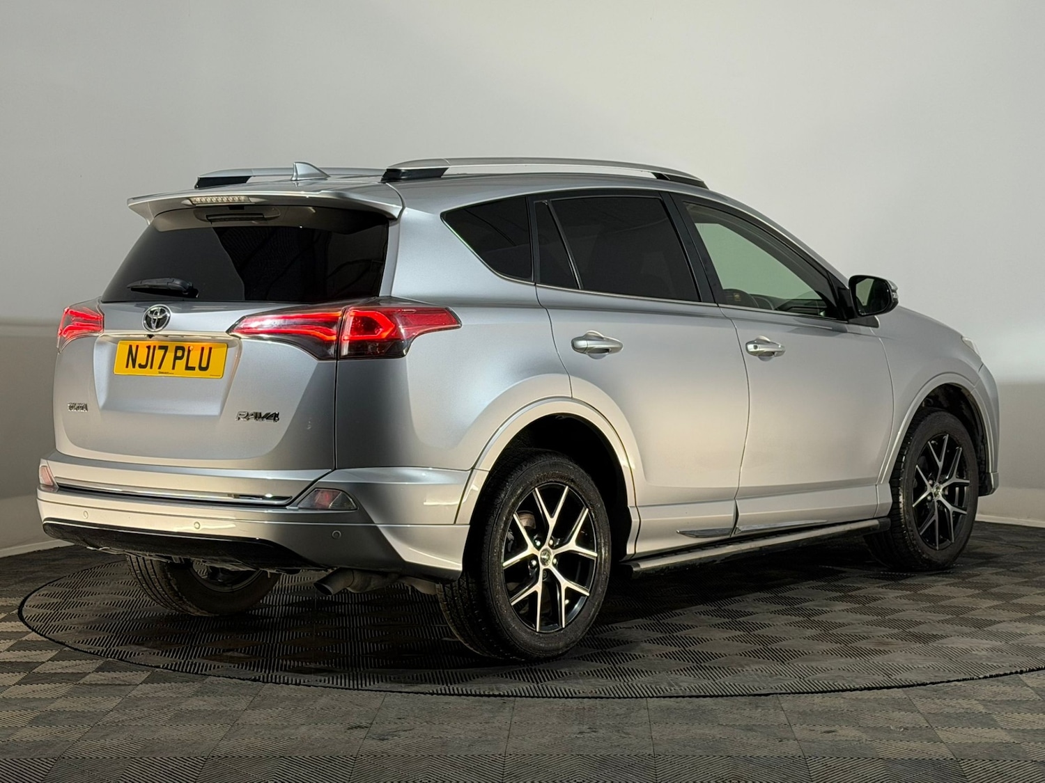 Used Toyota RAV4 2017 for sale - 76298954: Photo 6