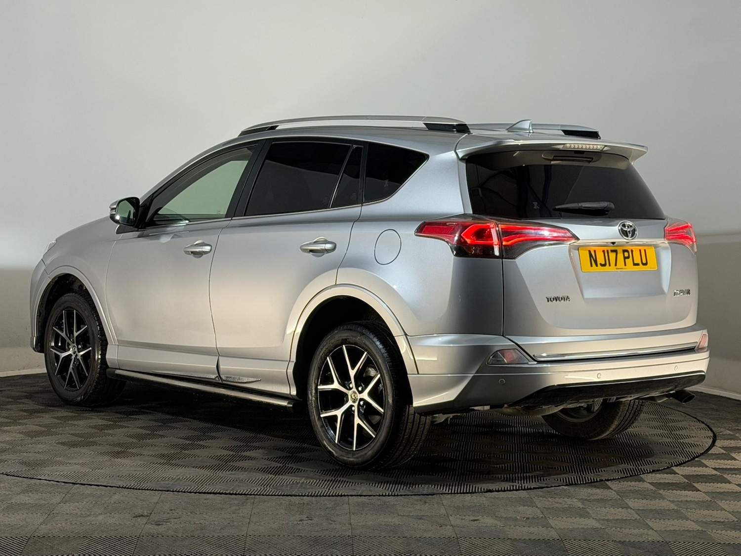 Used Toyota RAV4 2017 for sale - 76298954: Photo 9